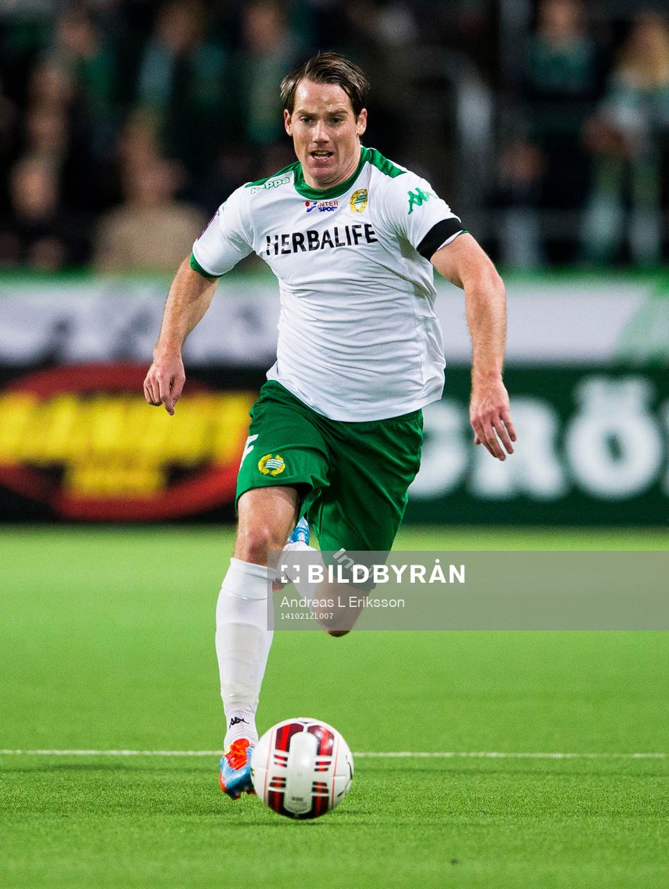 Hammarbys Johan Persson med bollen