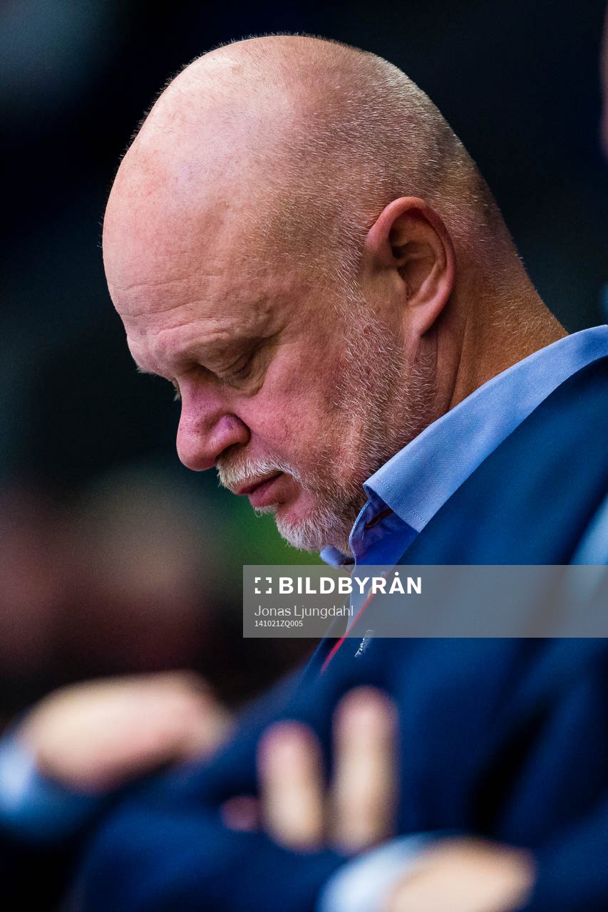 Linköpings tränare Roger Melin hänger med huvudet