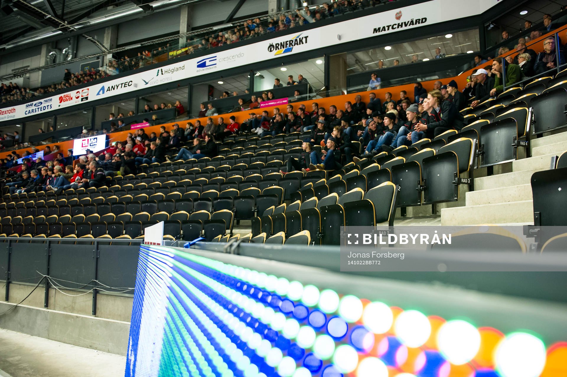 tomma läktare, bara 4400 personer såg