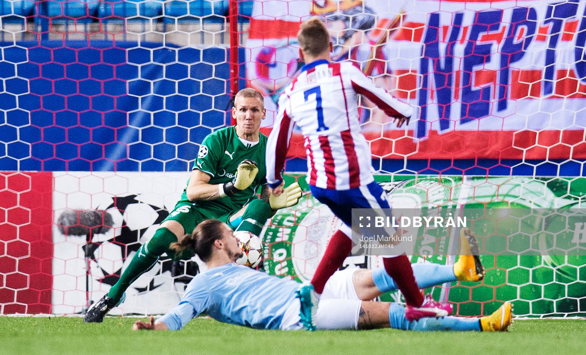 s målvakt Robin Olsen släpper in 3-0 från Atletico