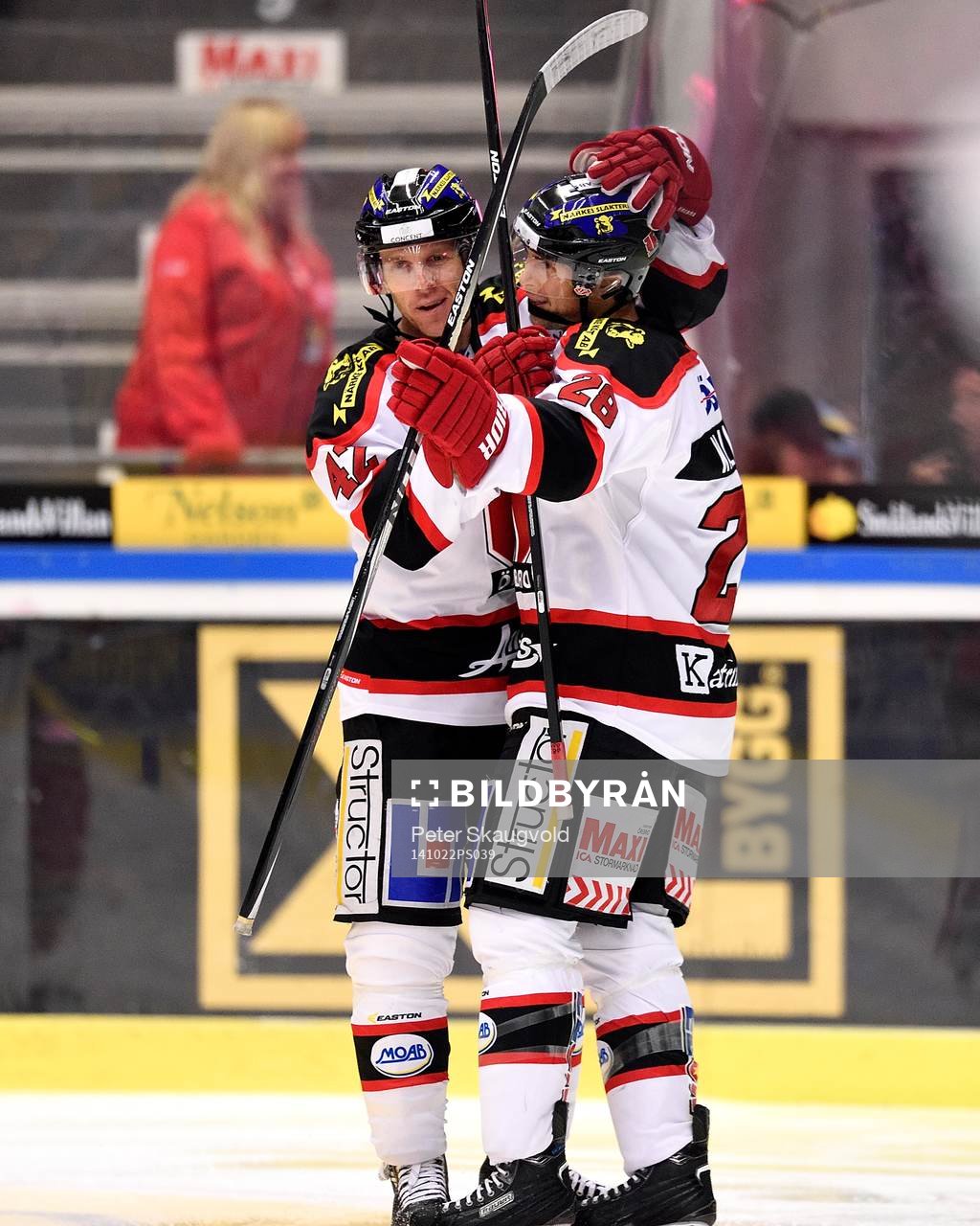 Örebros Brian Willsie (v) och Tim Wallace (h) jublar