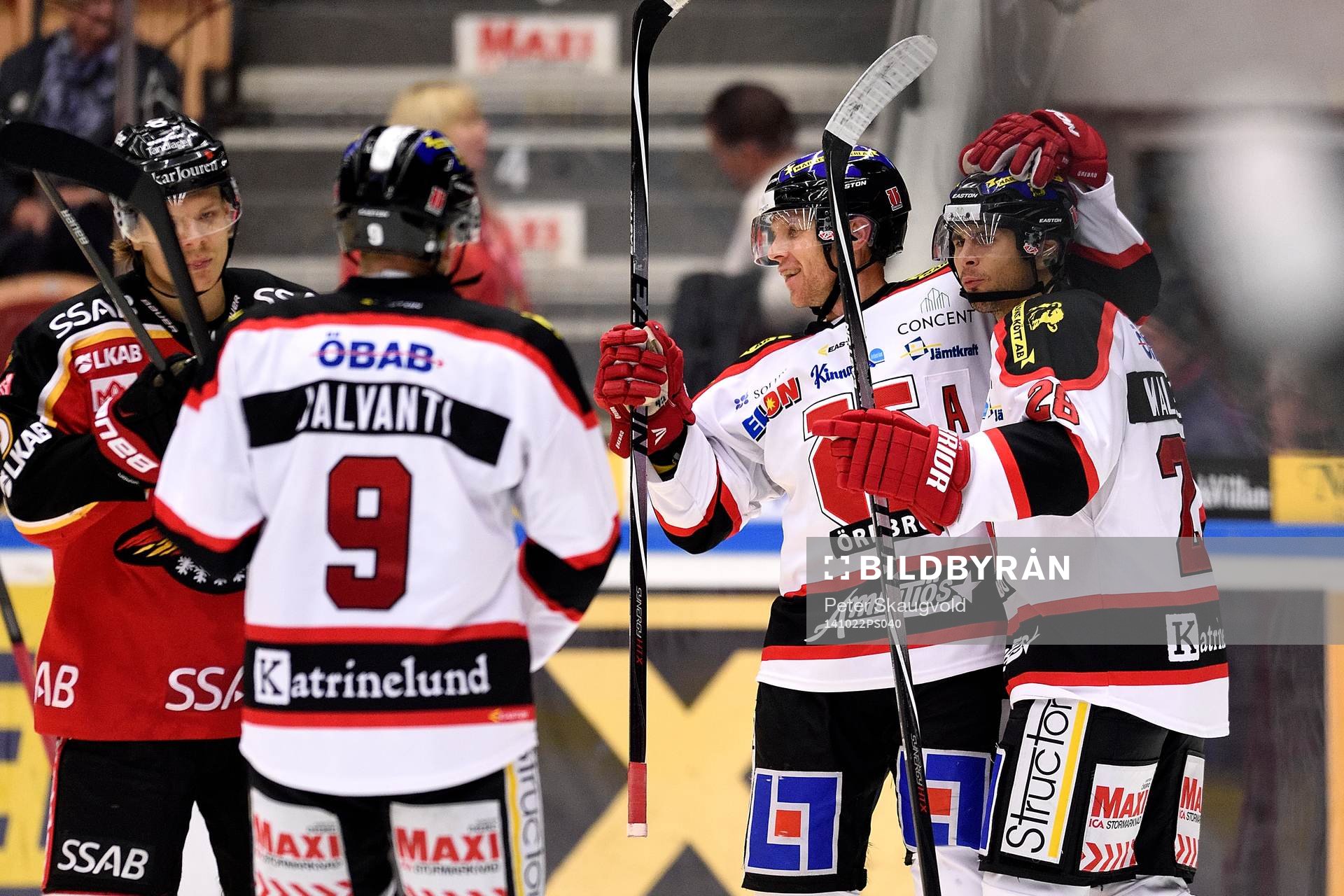 Örebros Brian Willsie (v) och Tim Wallace (h) jublar
