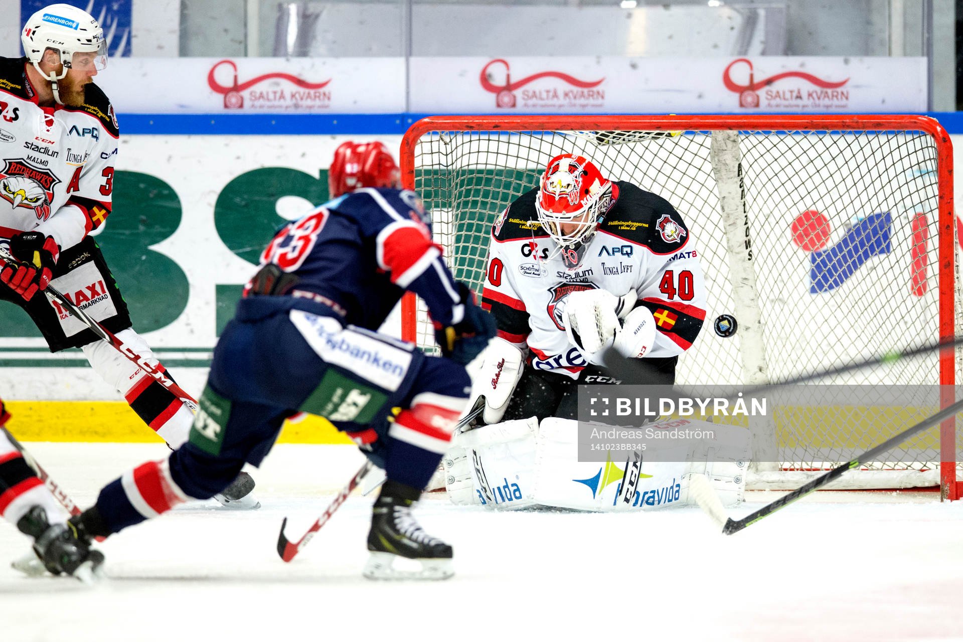 Södertäljes Mattias Beck gör 1-0bakom Malmö Redhawks