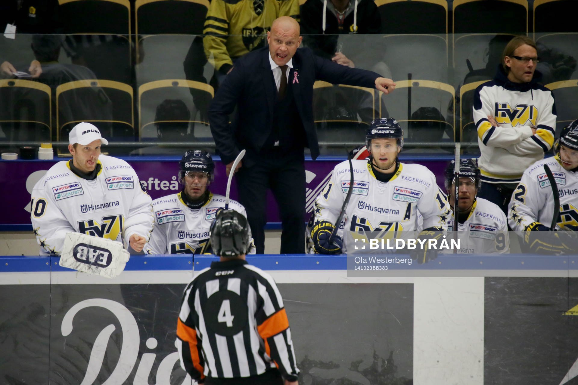 Hv71s tränare Andreas Johansson var arg