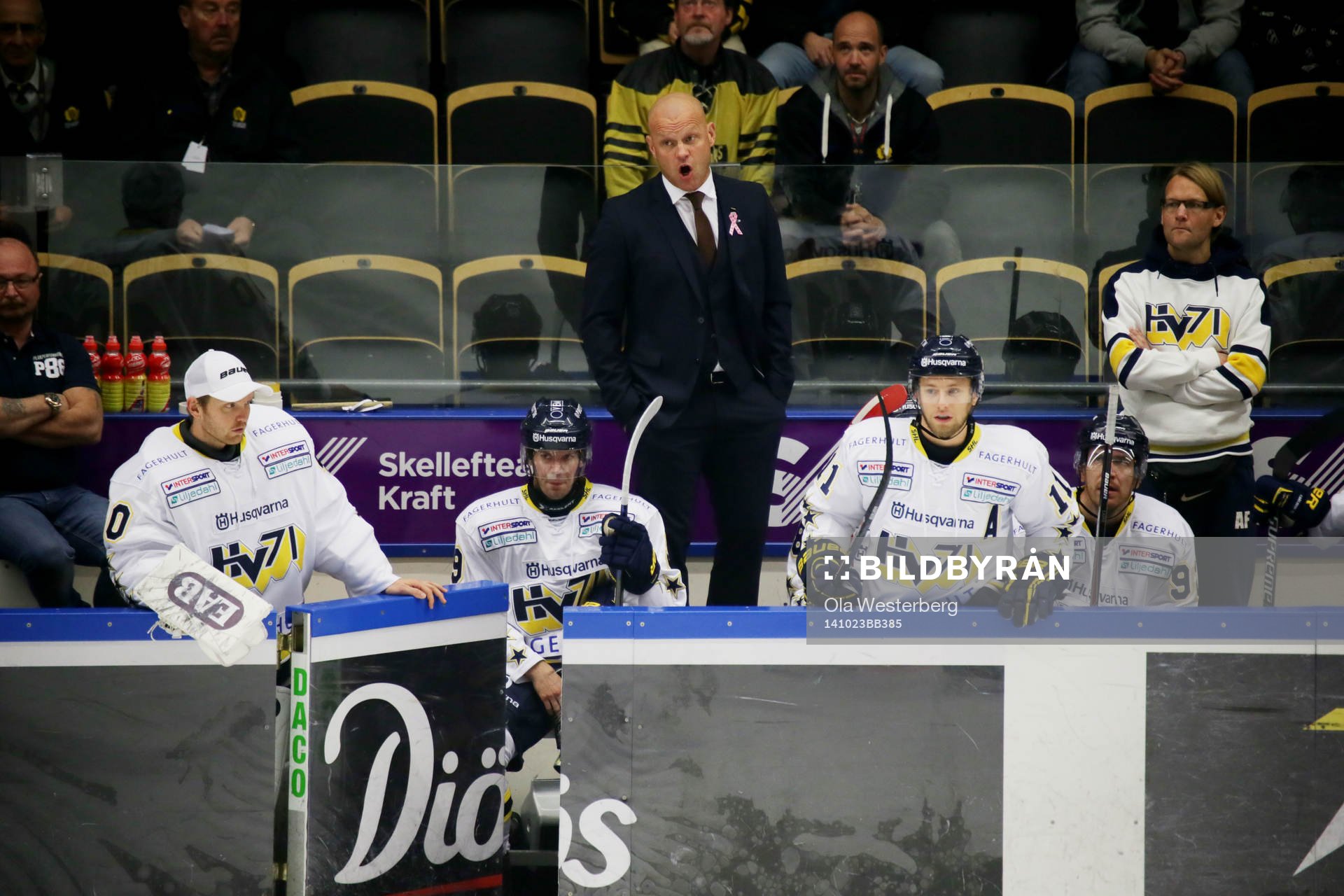 Hv71s tränare Andreas Johansson var arg