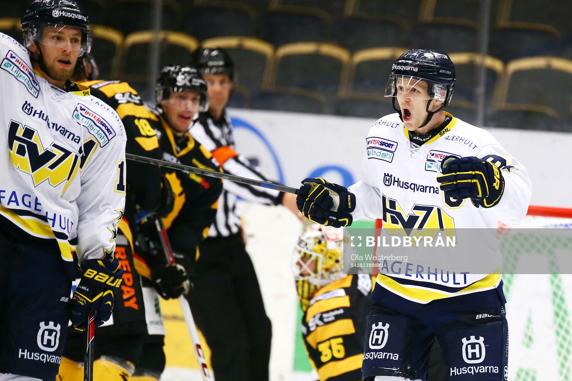 Hv71s Ted Brithén jublar