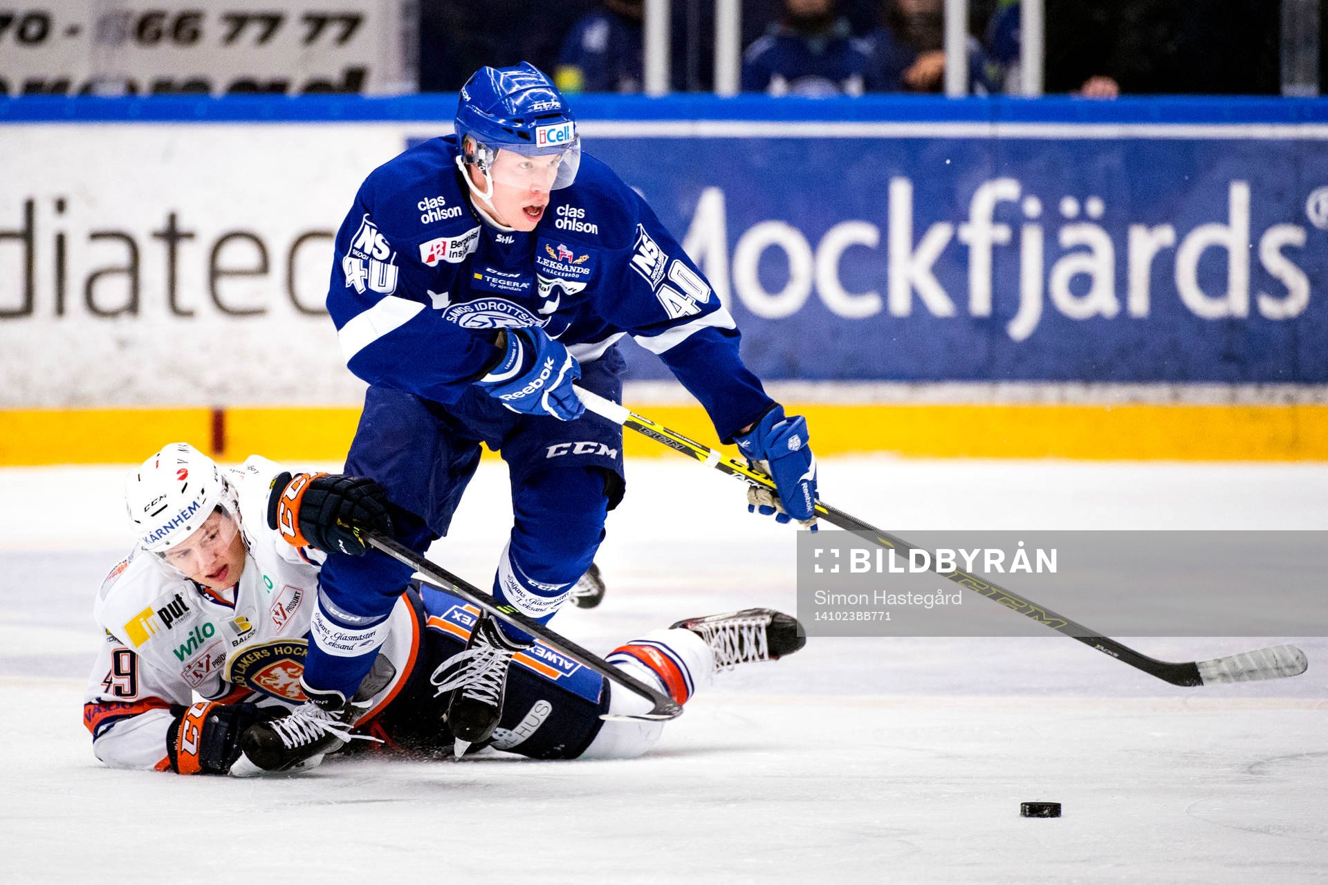 Växjös Rhett Rakhshani och Leksands Tomi Sallinen i en