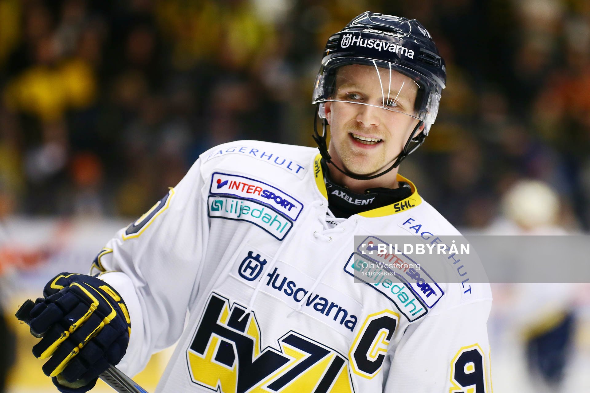 Hv71s Ted Brithén jublar