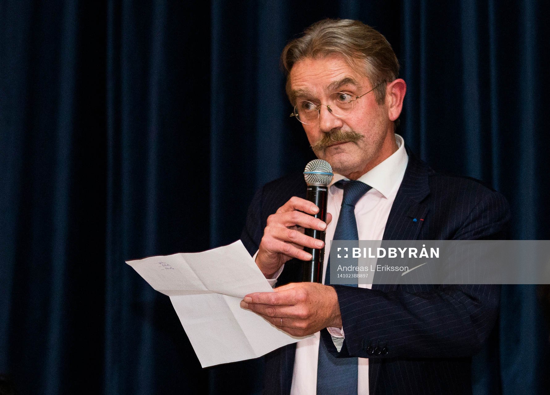S ordförande Frederic Thiriez håller tal