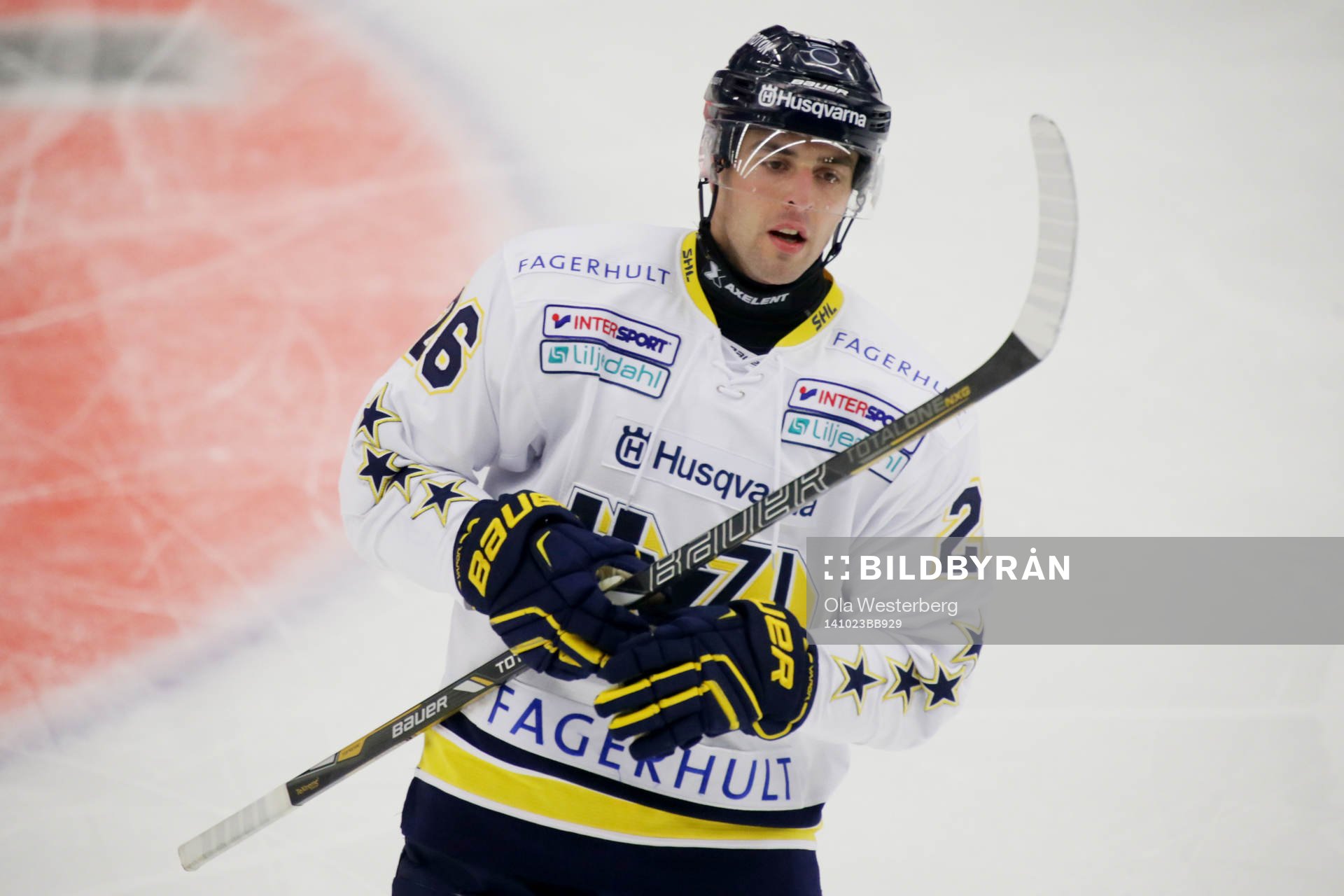 Hv71s Riley Holzapfel