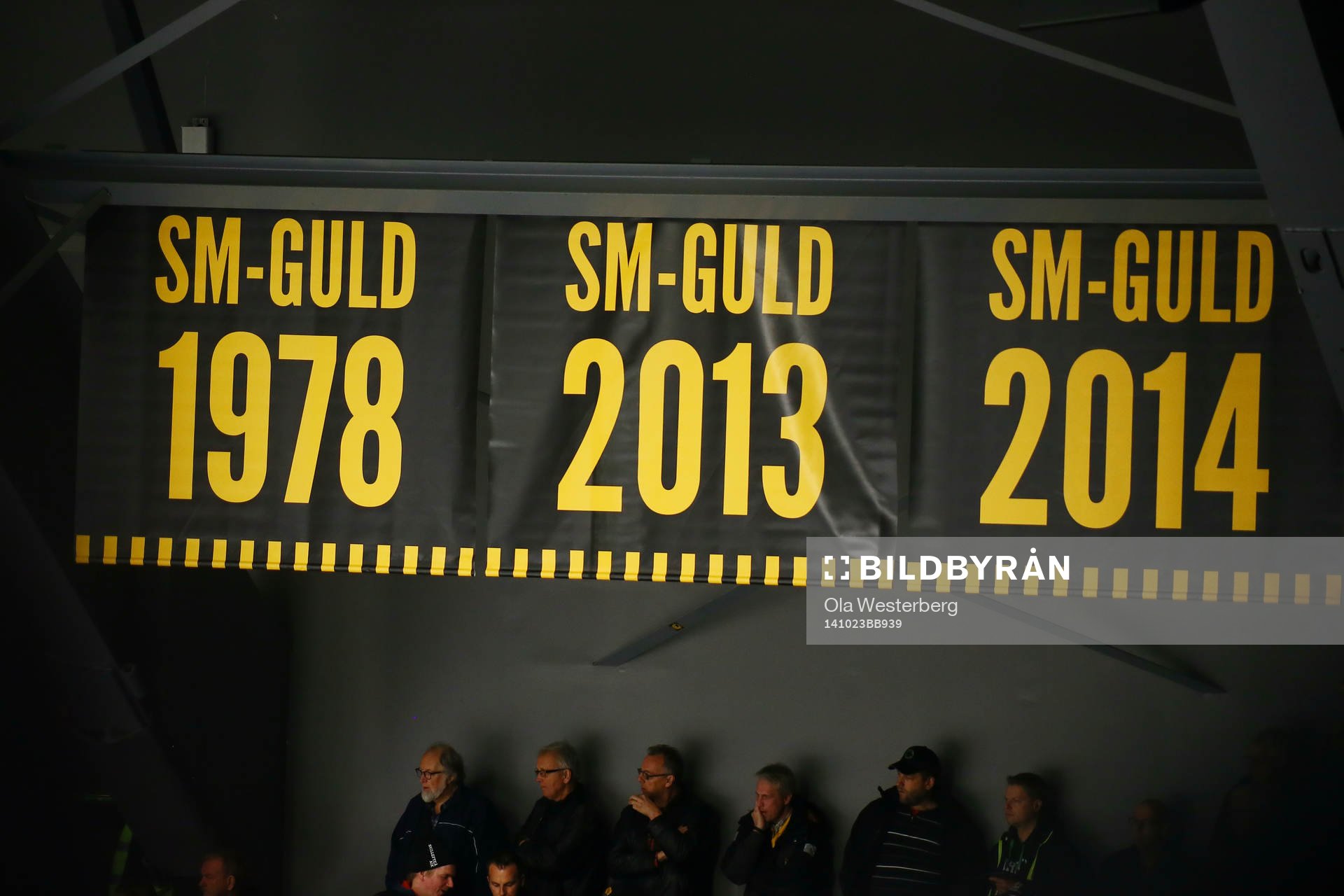 Skellefteås alla sm guld på en flagga i arenan