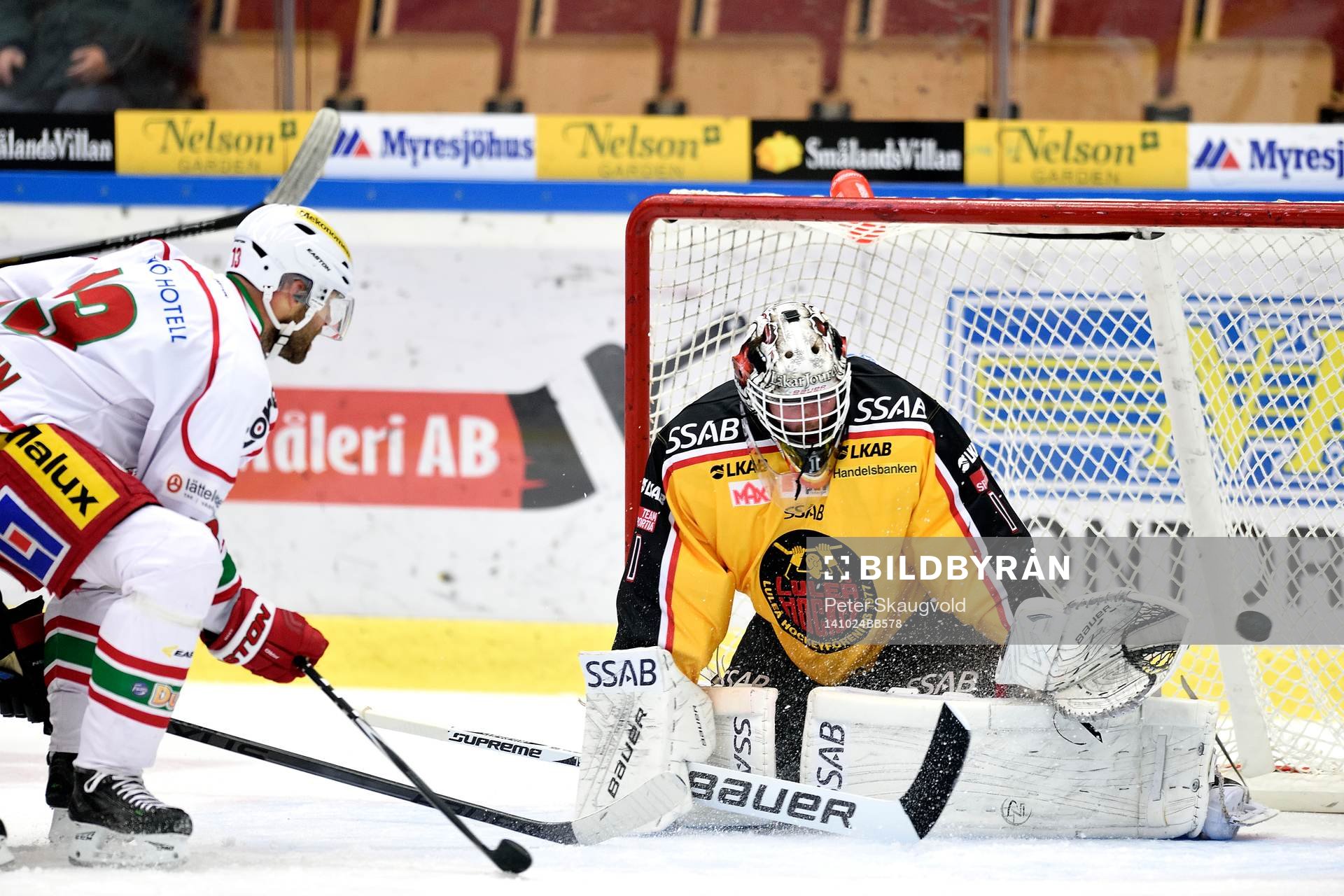 Modos Niklas Nordgren gör 1-0 bakom Luleås målvakt
