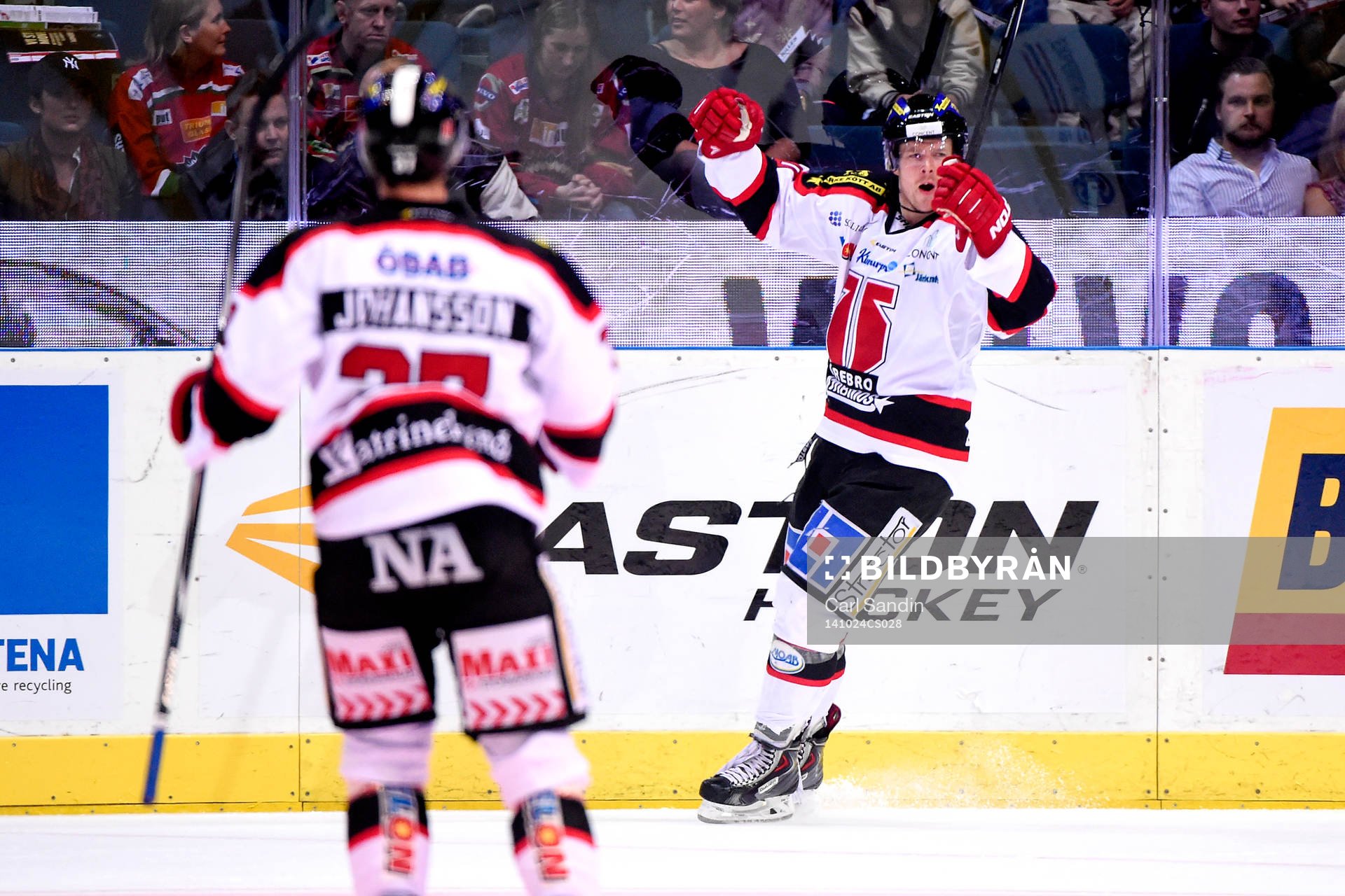 Örebros målvakt Henrik Lundberg jublar