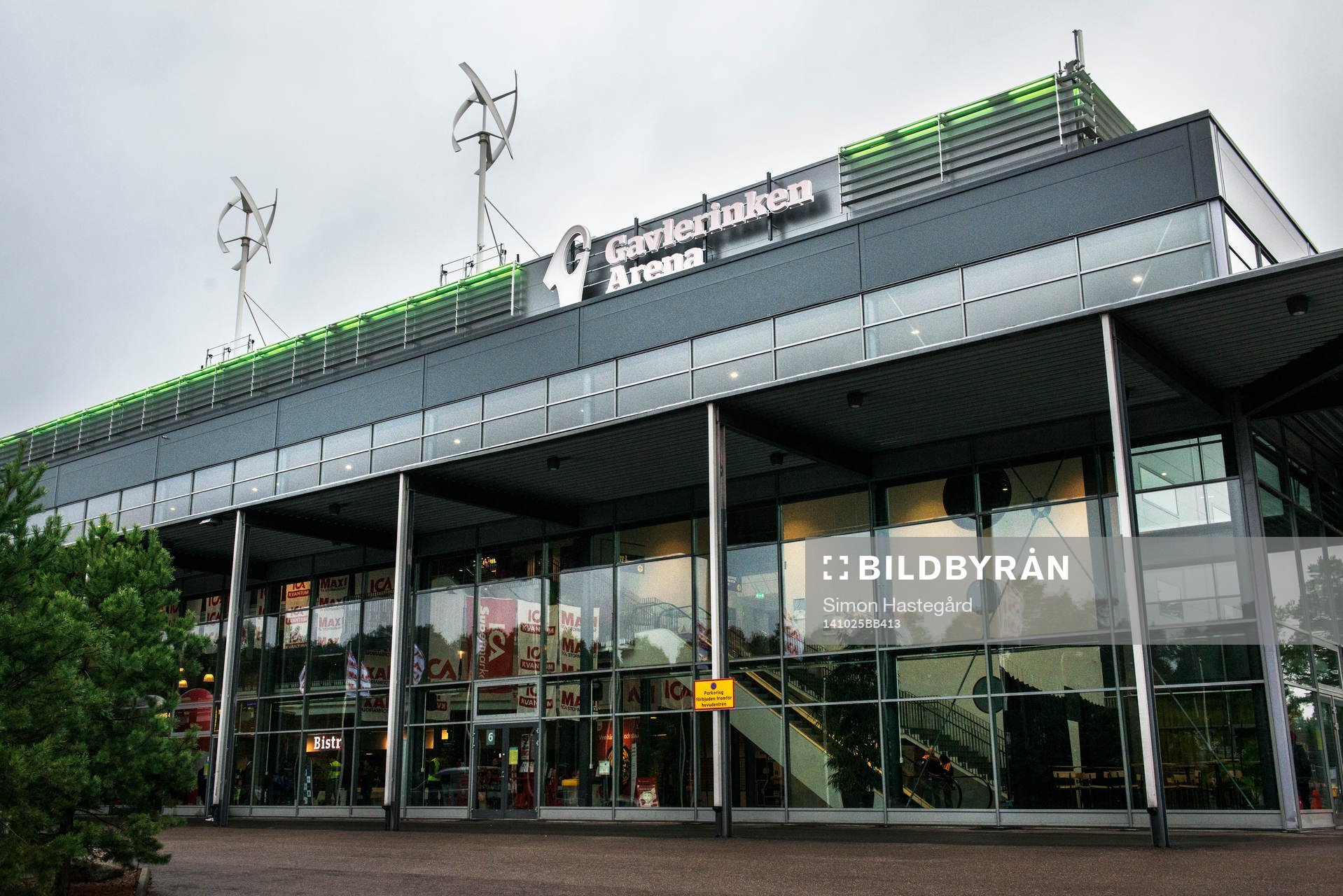 Utanför Gavlerinken Arena före ishockeymatchen i SHL