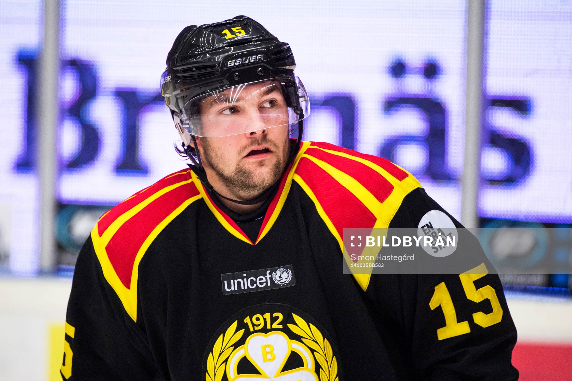 Brynäs Simon Bertilsson före ishockeymatchen i SHL mellan
