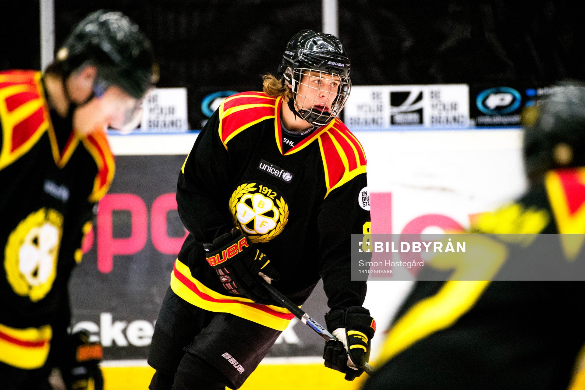 Brynäs Lucas Carlsson före ishockeymatchen i SHL mellan