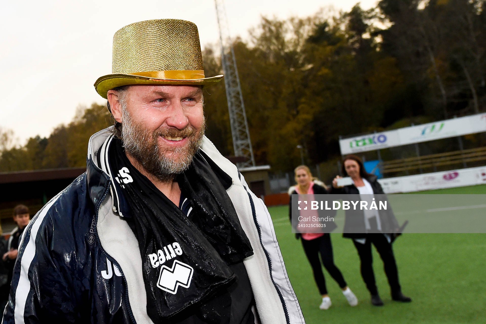 Utsiktens tränare Janne Carlsson jublar
