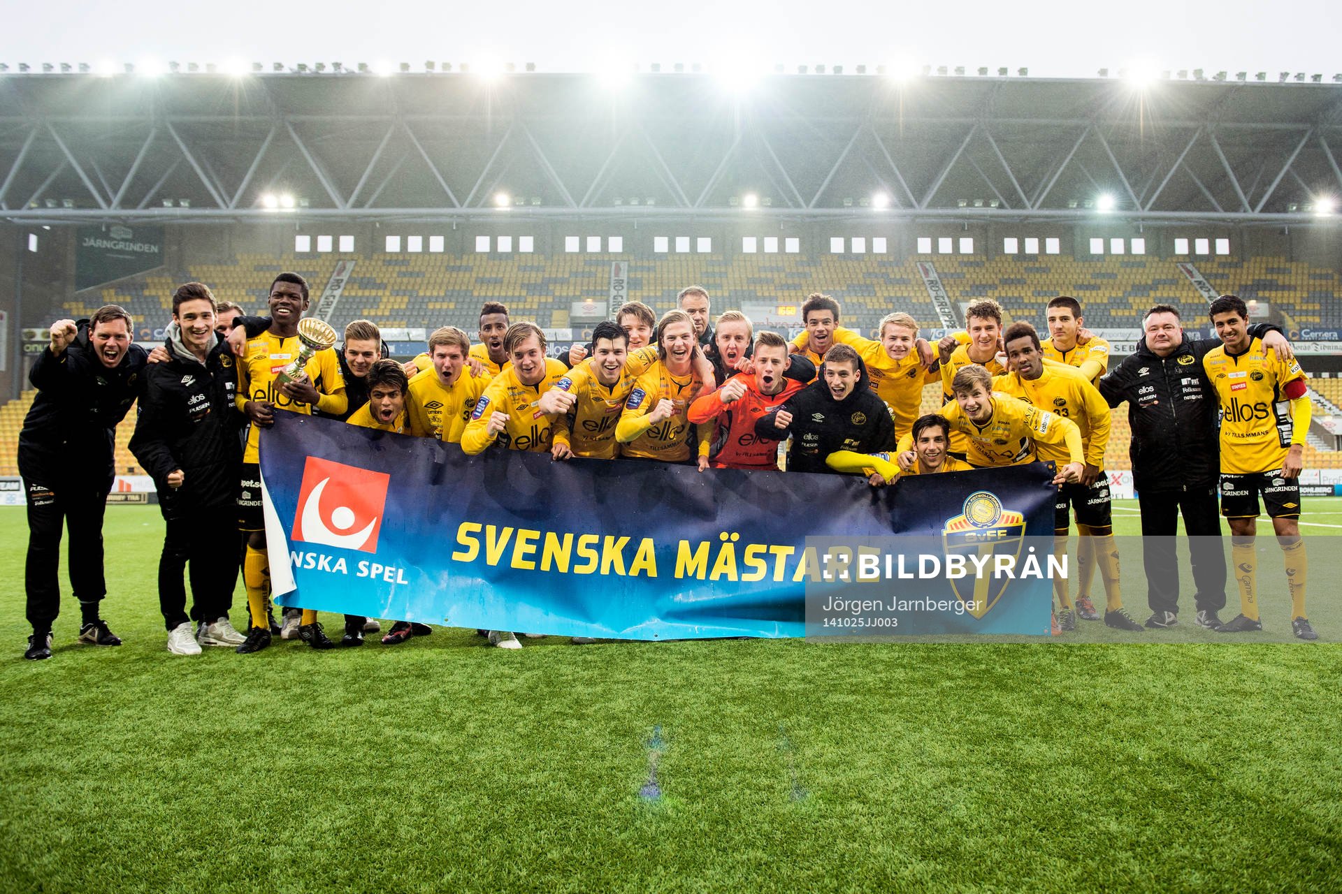 Elfsborgs spelare och ledare jublar bakom Svenska mästare