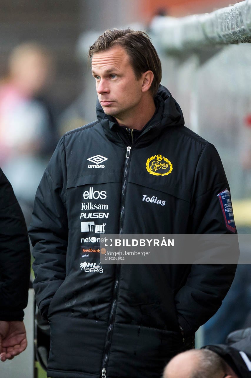 Elfsborgs assisterande tränare Tobias Linderoth under U17 SM-finalen i fotboll mellan Elfsborg och Brommapojkarna den 25 oktober 2014 i Borås.
