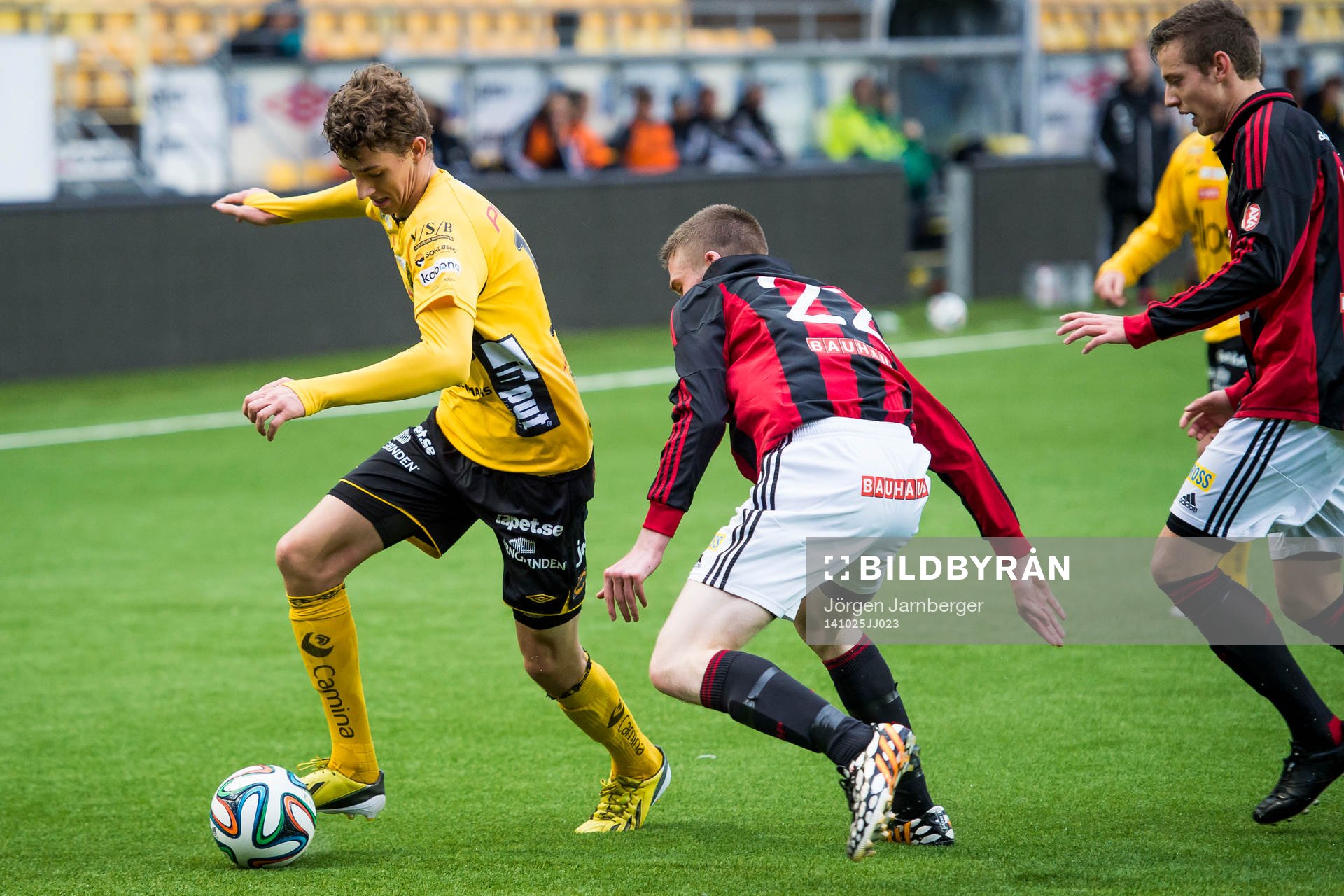 Elfsborgs Christopher McVey tar sig förbi Brommapojkarnas