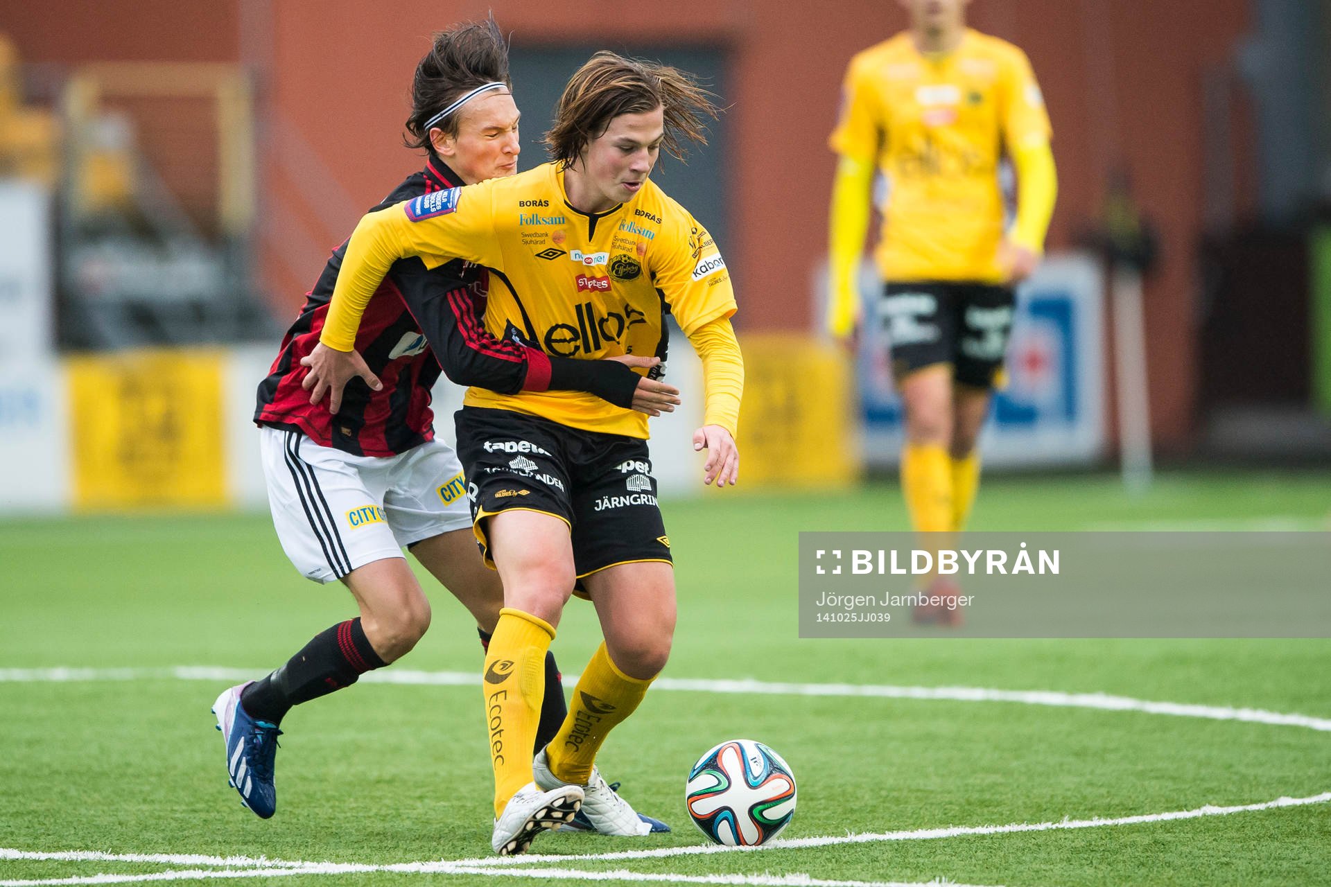 Kamp mellan Elfsborgs Simon Olsson och Brommapojkarnas