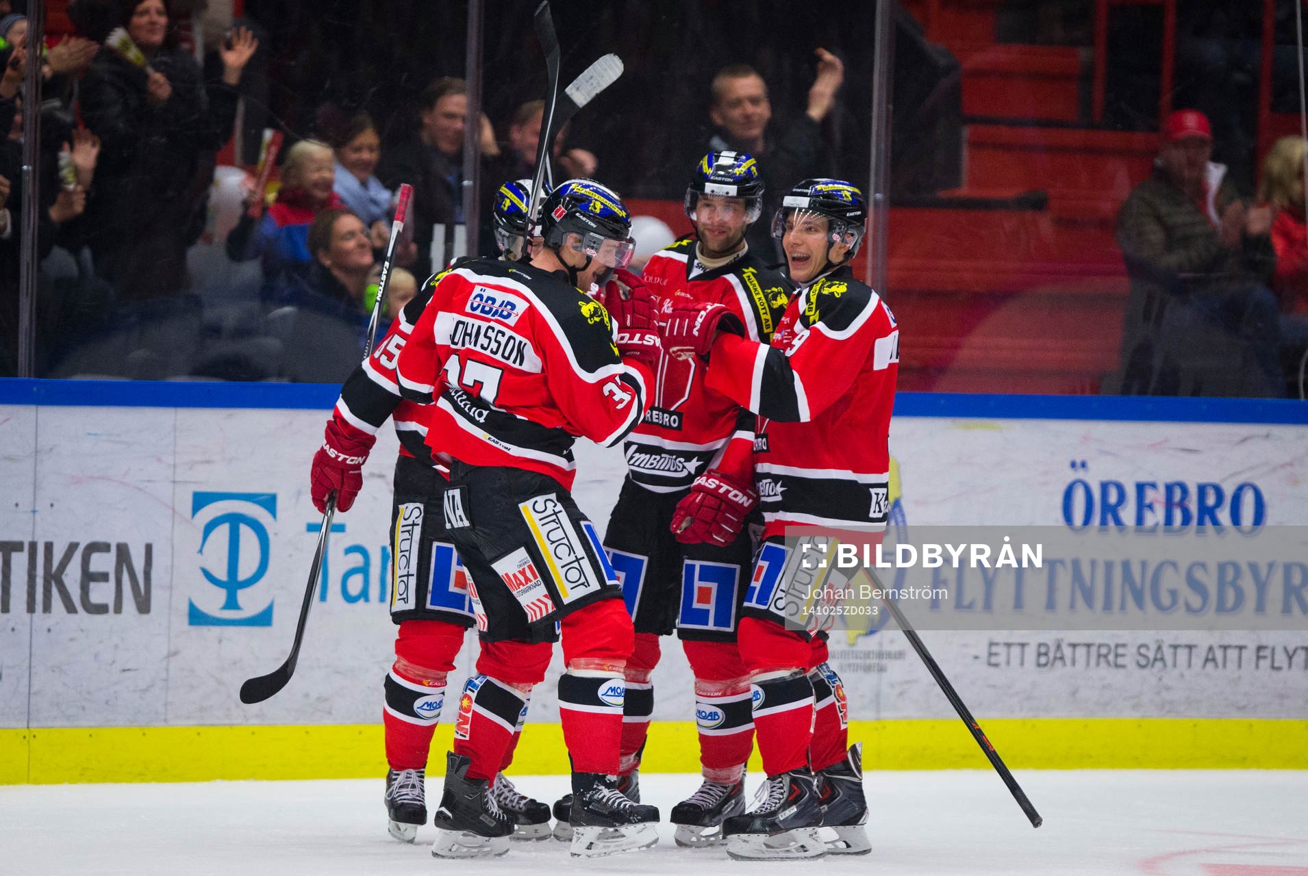 Örebros Stefan Johansson gör 4-3 och jublar med Marcus