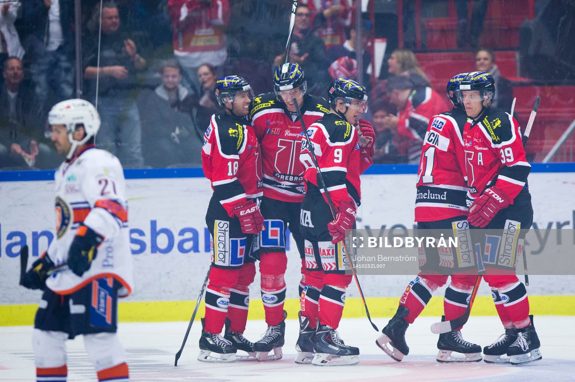 Örebros Jared Aulin gör 1-1 och jublar
