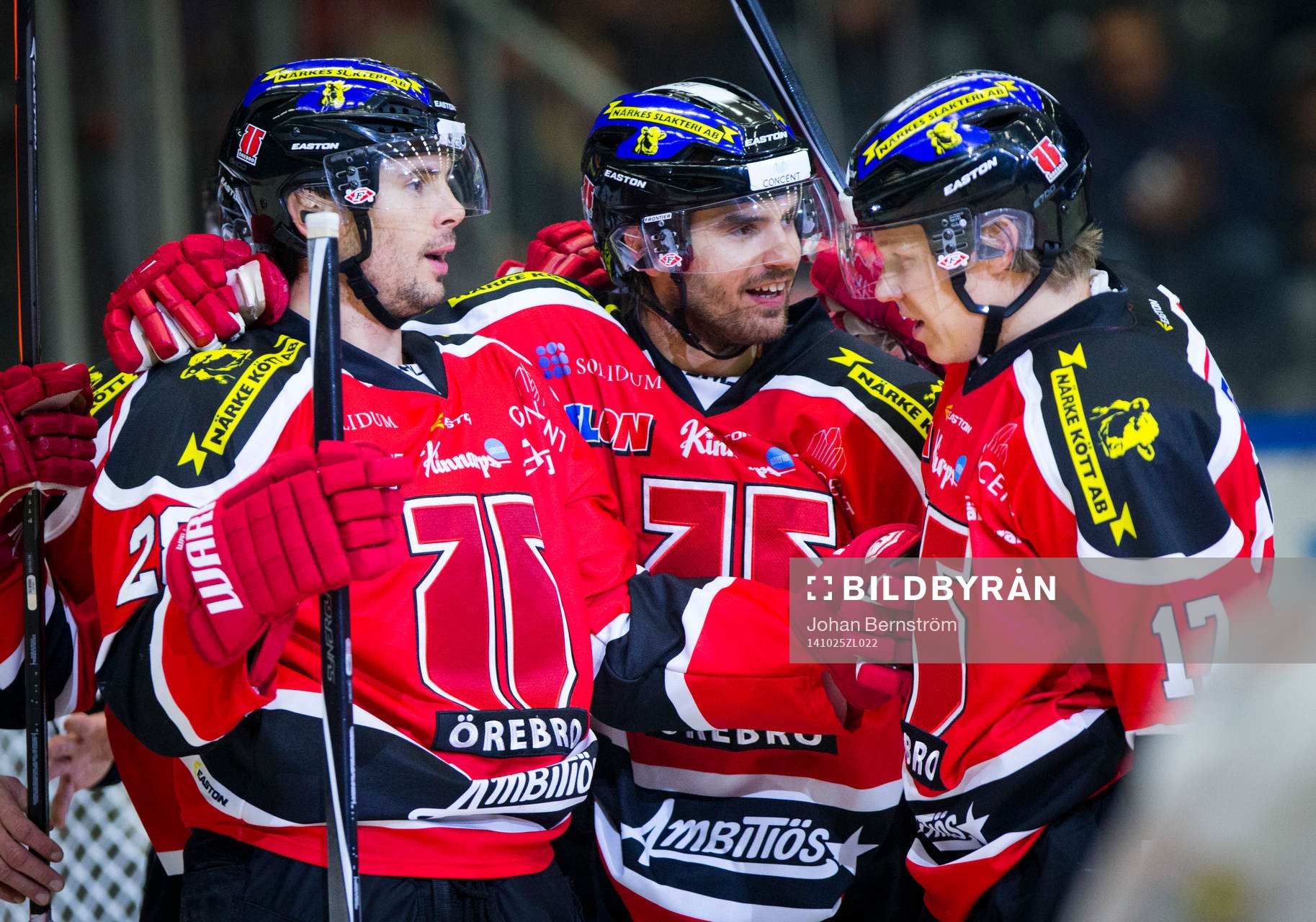 Örebros Tim Wallace gör 3-1 och jublar med Martin