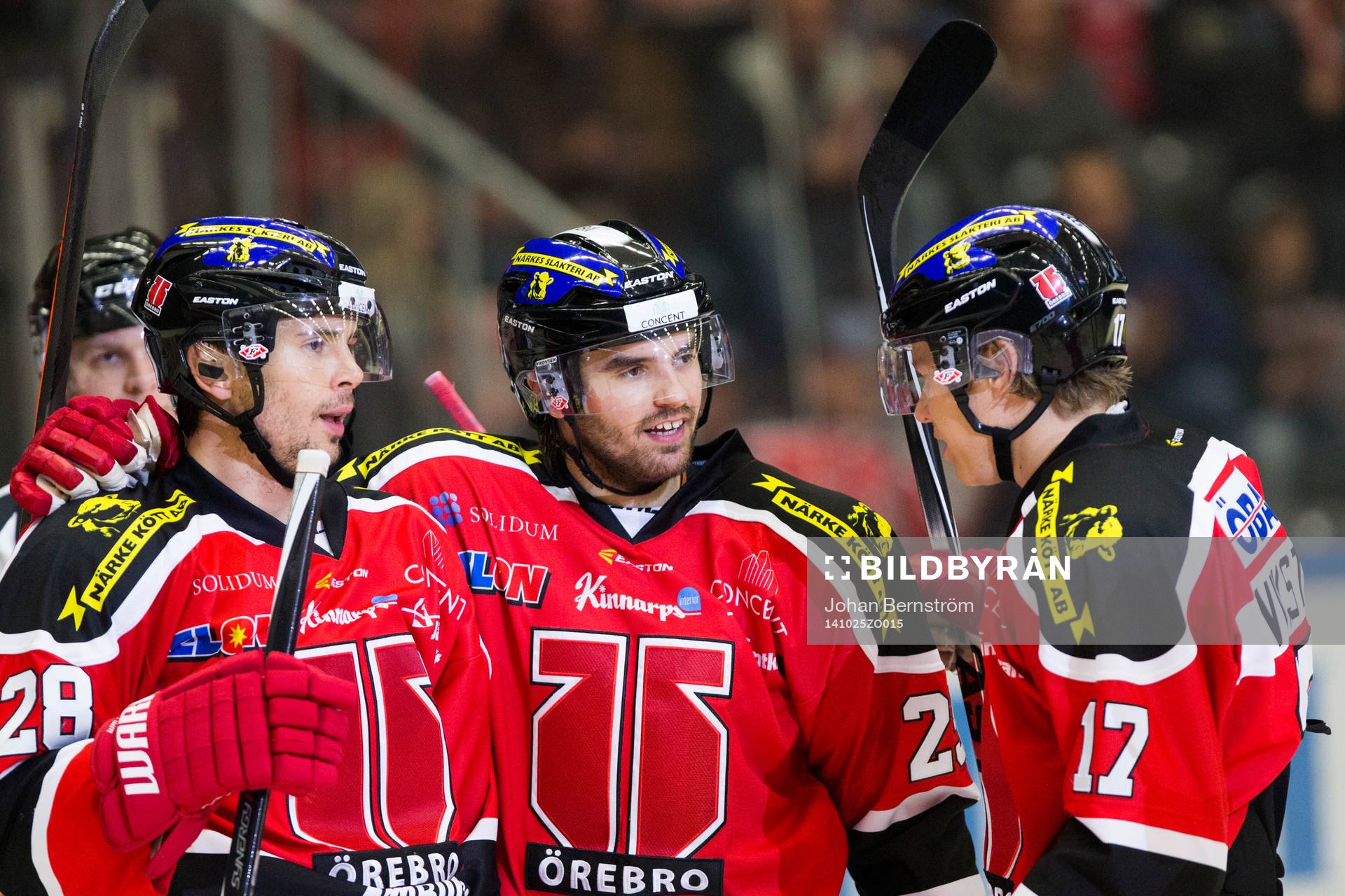 Örebros Tim Wallace, Tomas Skogs och Daniel Viksten jublar