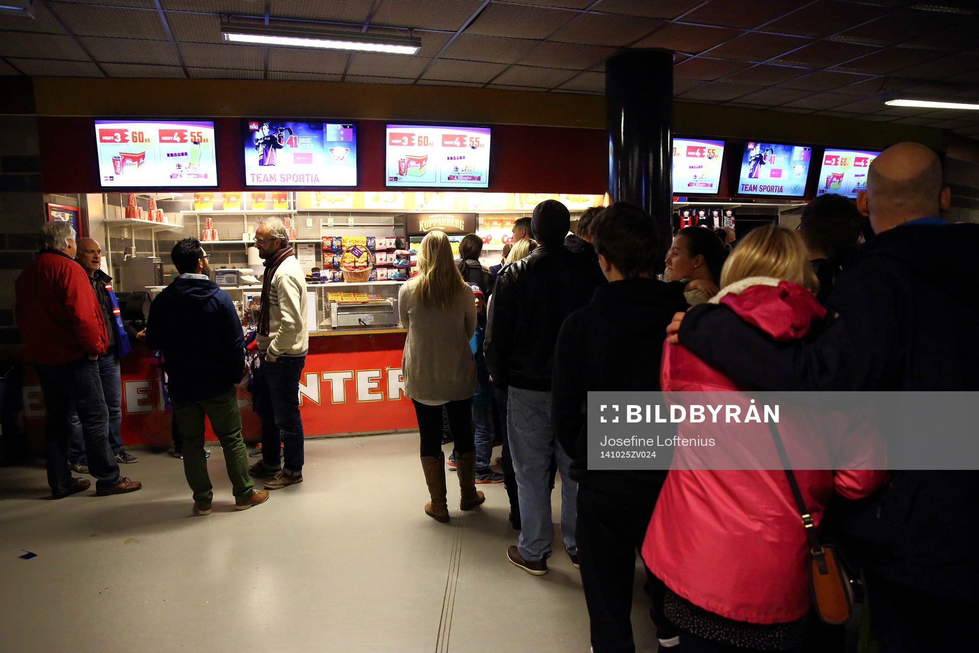 Publiken köar till kiosken
