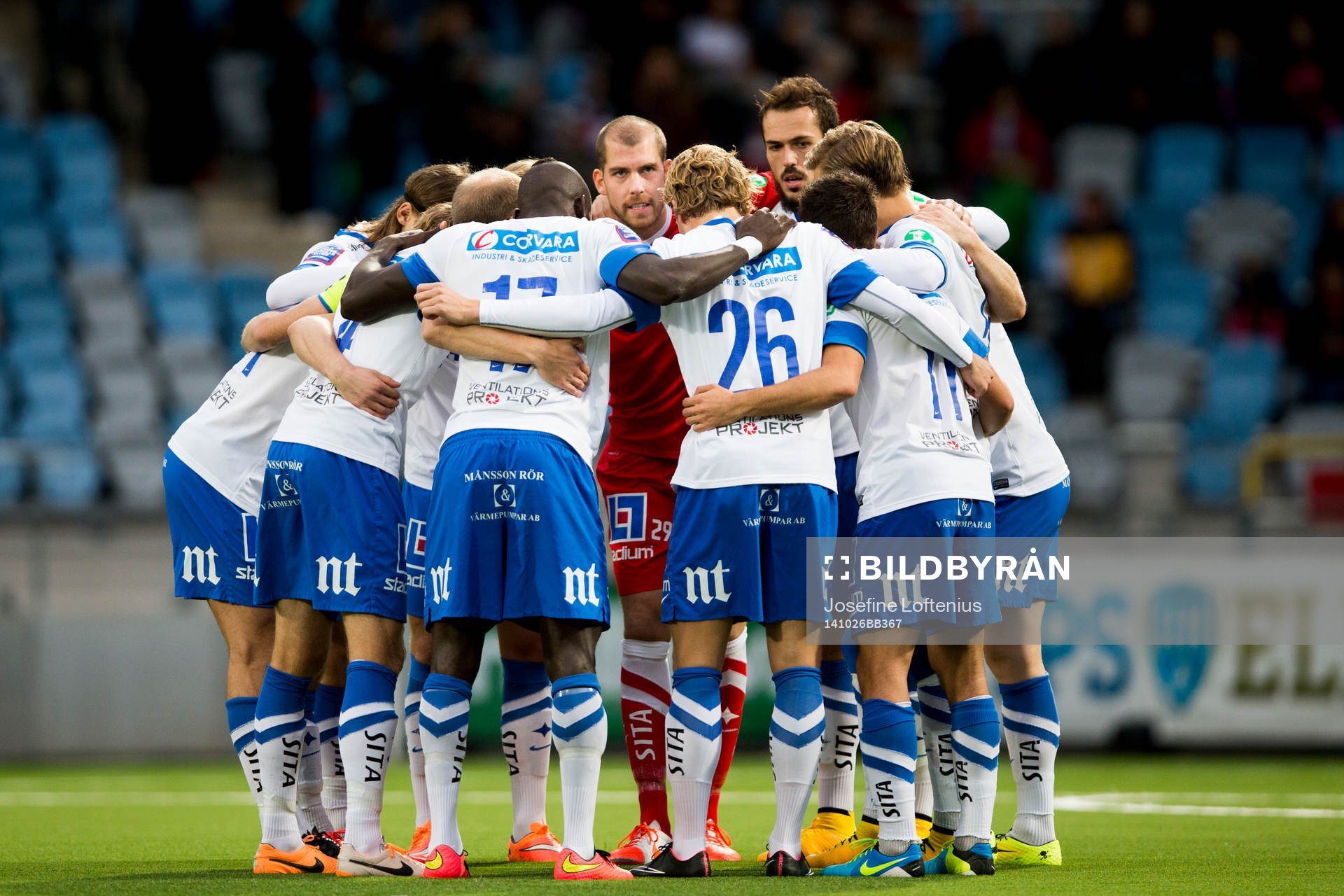 Norrköpings spelare laddar inför fotbollsmatchen i Allsvenskan mellan Norrköping och Örebro den 26 oktober 2014 i Norrköping.