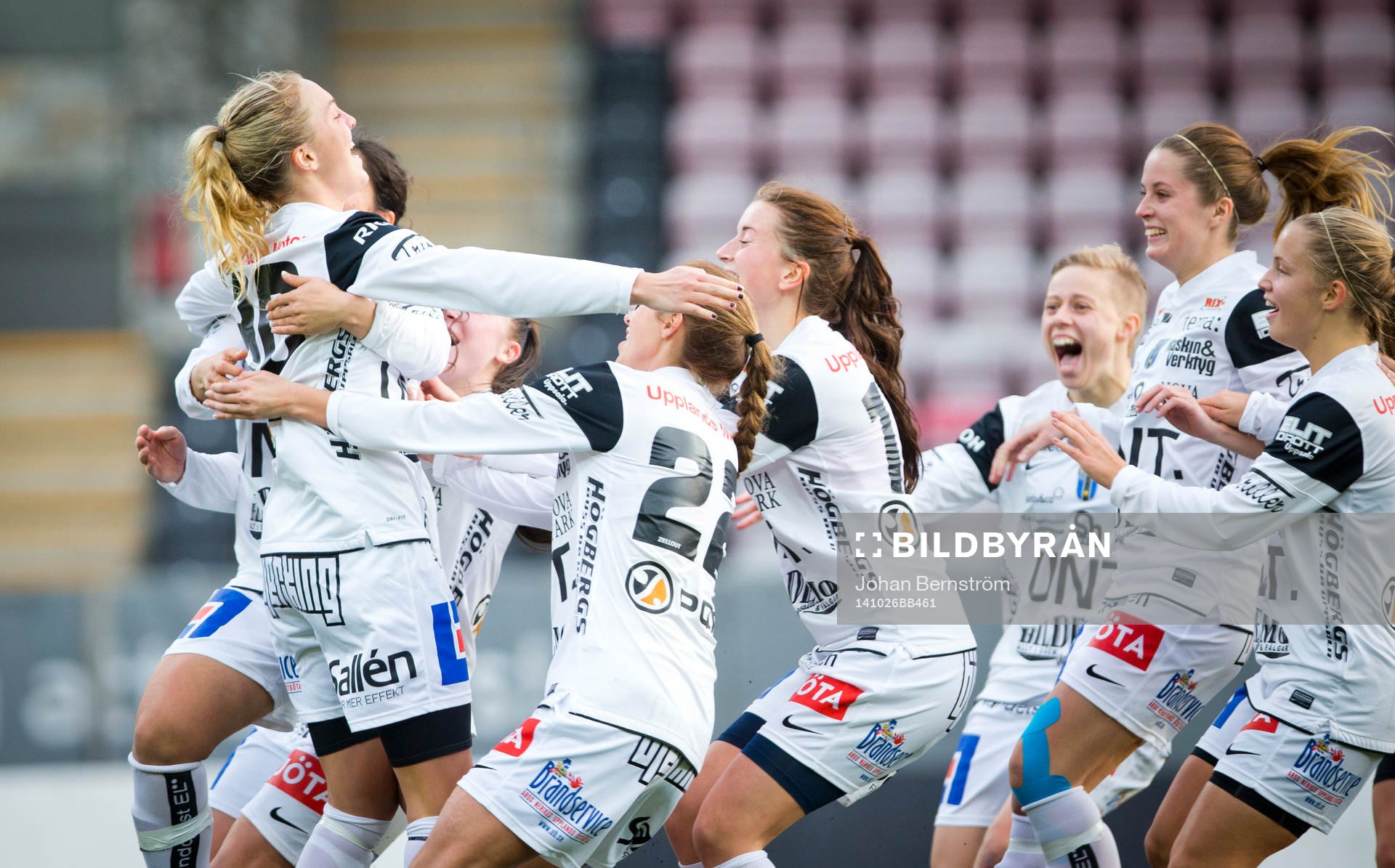 Sirius Märta Säfström sätter