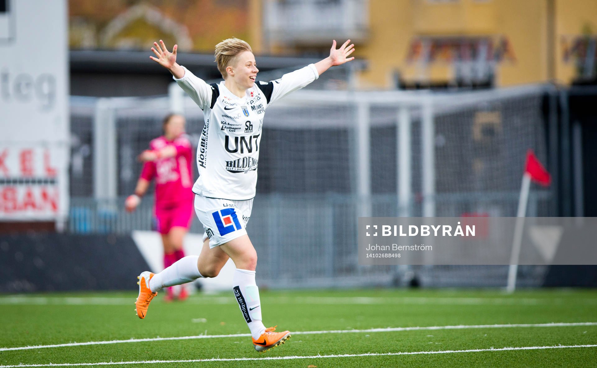 Sirius Sara Back sätter en straff och jublar