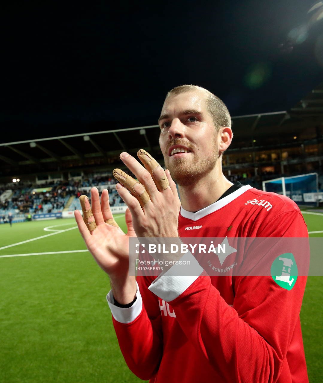 Norrköpings målvakt Marcus Sahlman jublar
