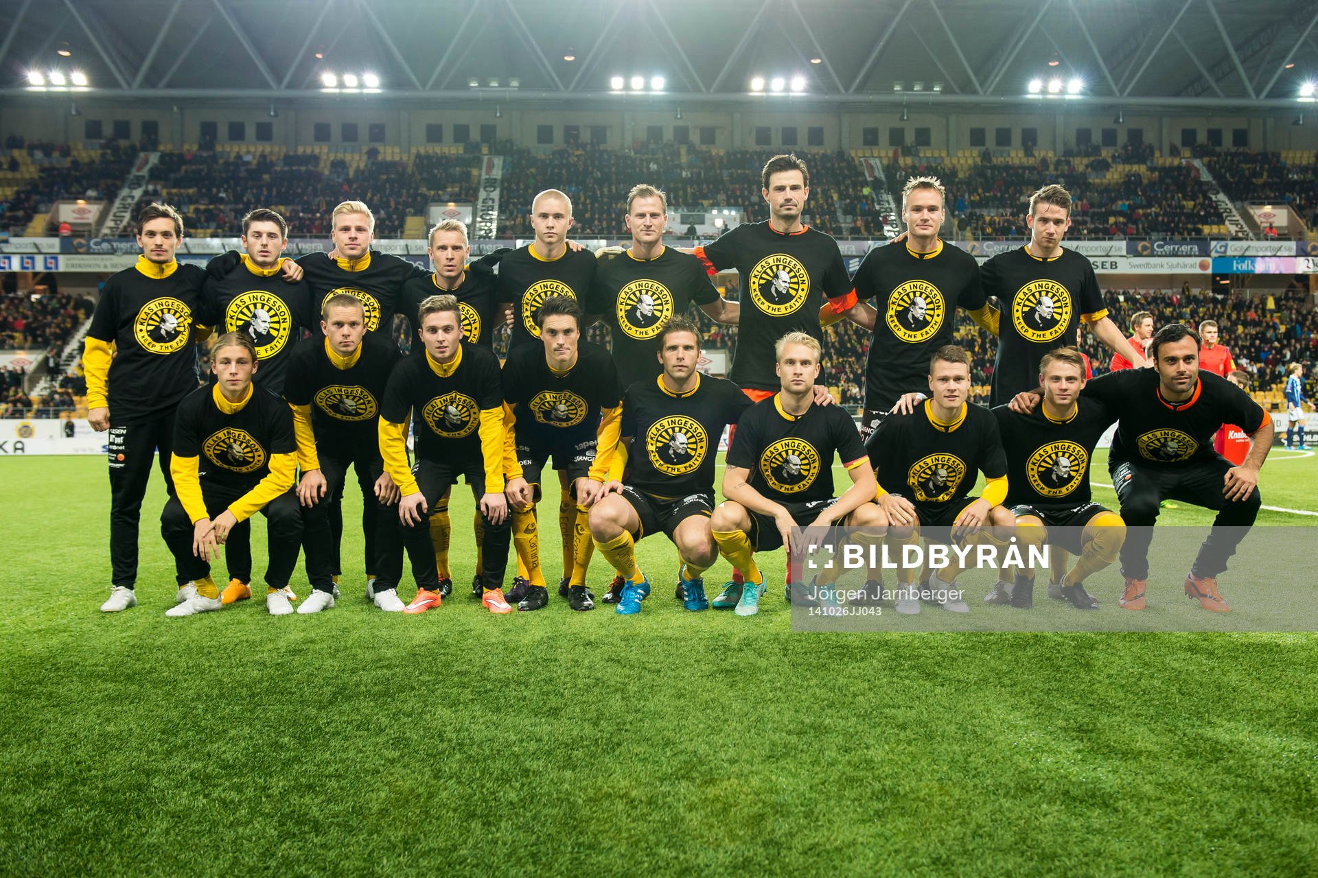 Elfsborgs spelare med hyllningen till manager Klas Ingesson