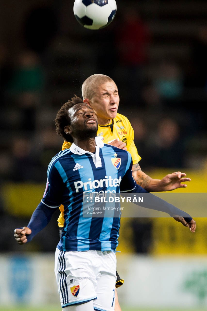 Djurgårdens Amadou Jawo och Elfsborgs Sebastian Holmén i
