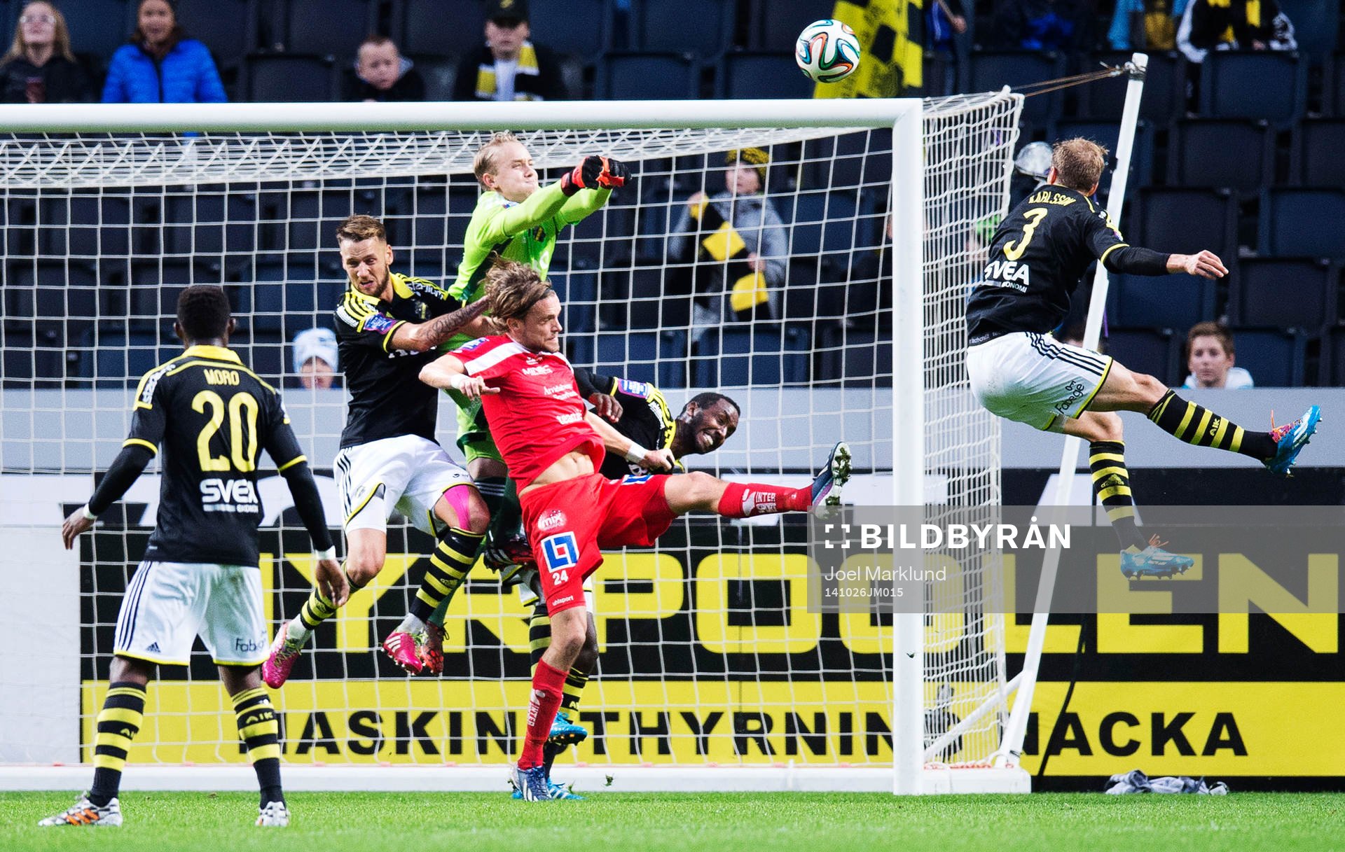 s Alexander Milosevic, målvakt Patrik Carlgren, Henok