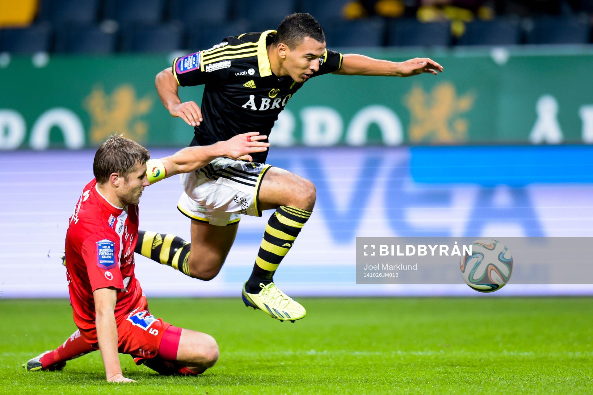 s Nabil Bahoui tar sig förbi Åtvidabergs Daniel