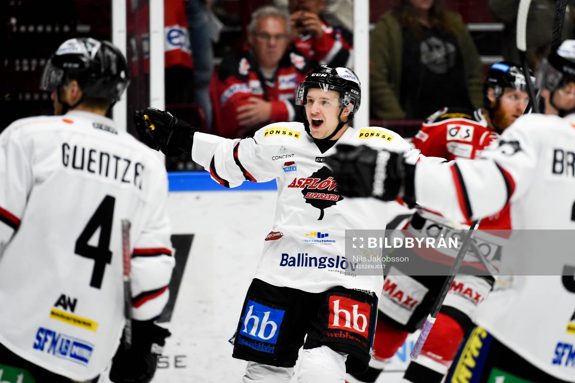 Asplövens spelare jublar
