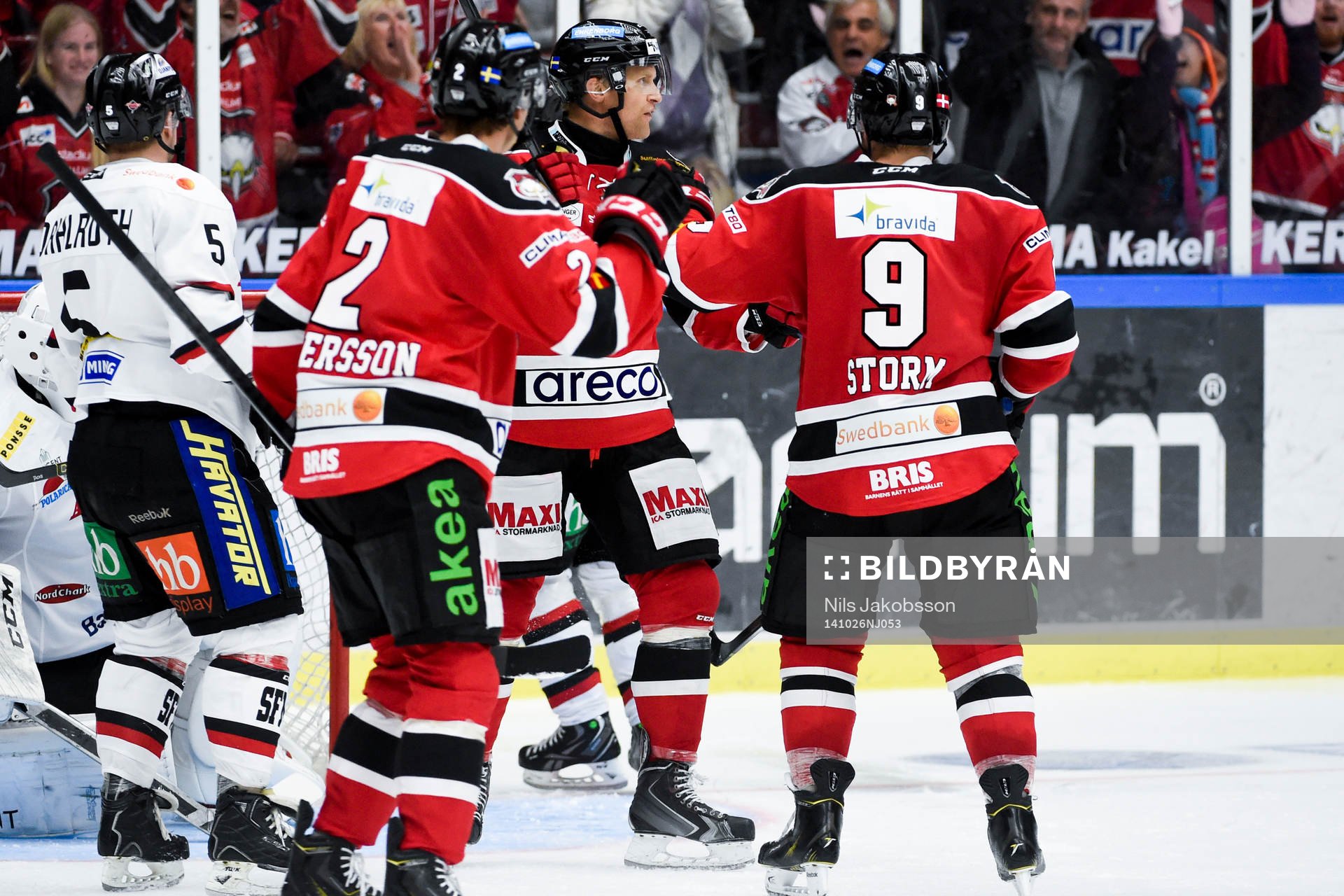 Malmö Redhawks Mathias Tjärnqvist (m) jublar