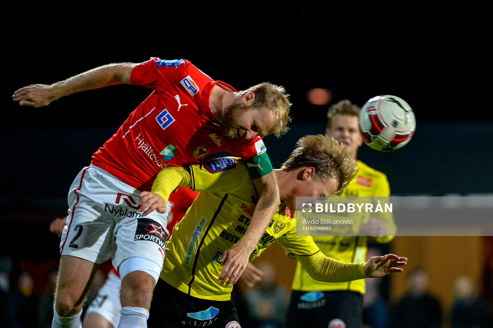 Kalmars Markus Thorbjörnsson och Mjällbys Robin Strömberg
