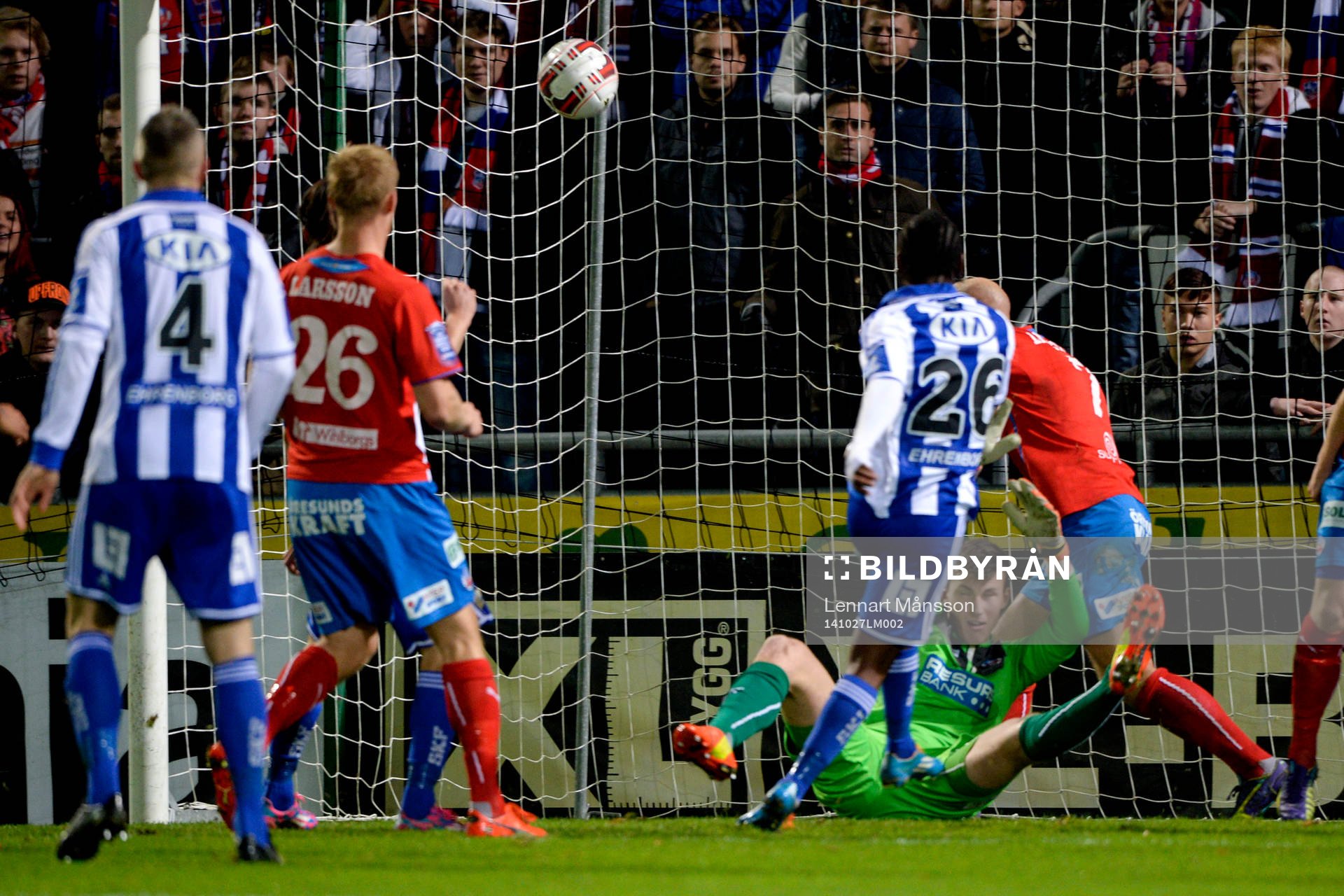 IFK Göteborgs May Mahlangu gör 0-1 bakom Helsingborgs