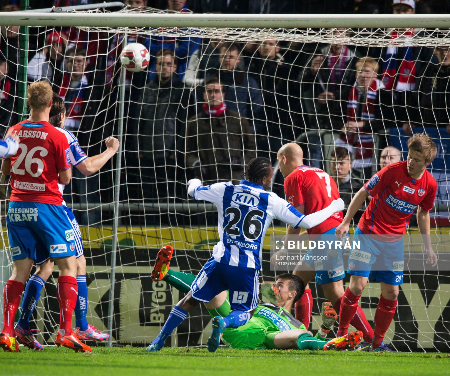 Göteborgs May Mahlangu gör 0-1 i matchen i allsvenskan i