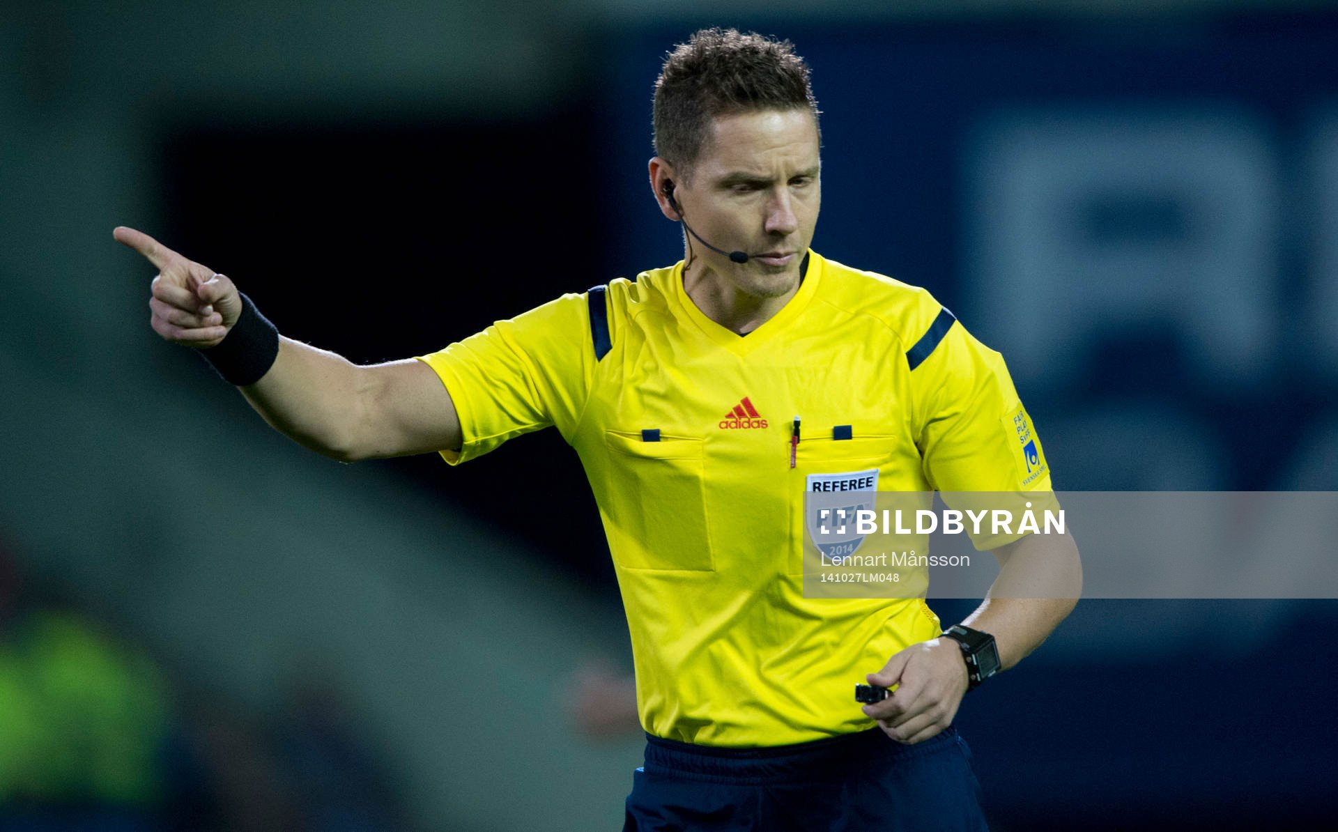 Domaren Martin Strömbergsson i matchen i allsvenskan i