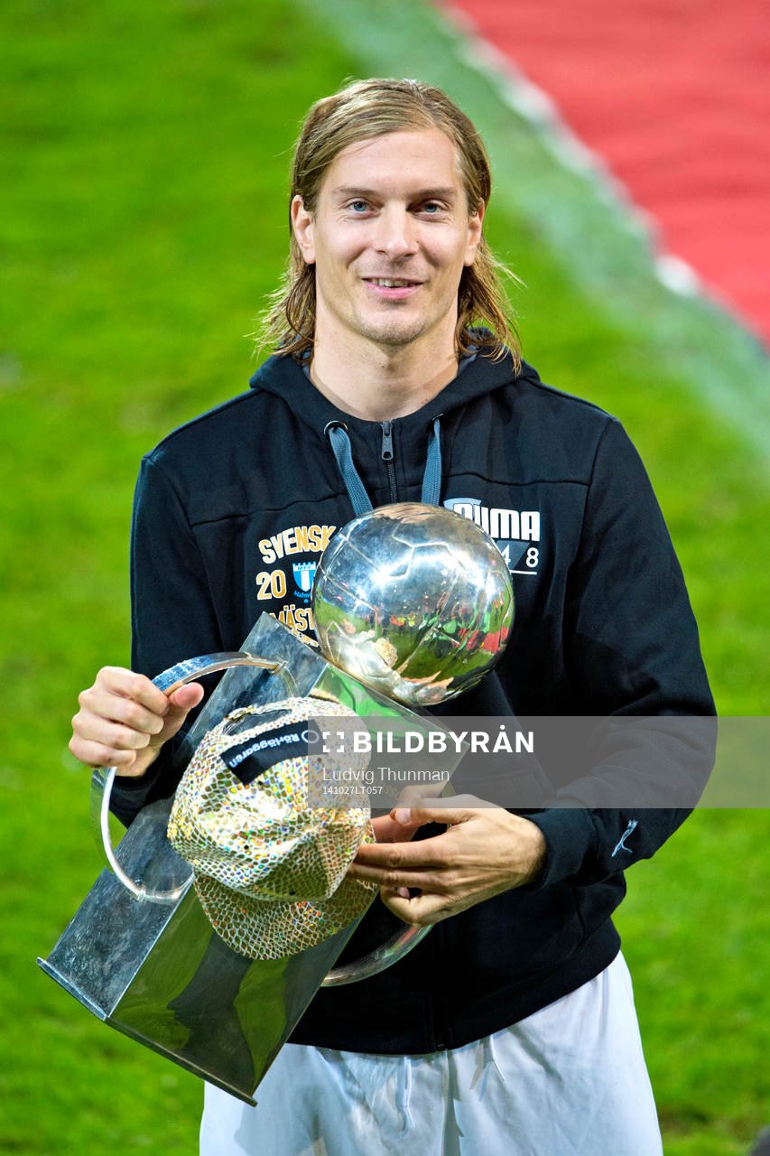 Malmö FFs Markus Halsti med pokalen
