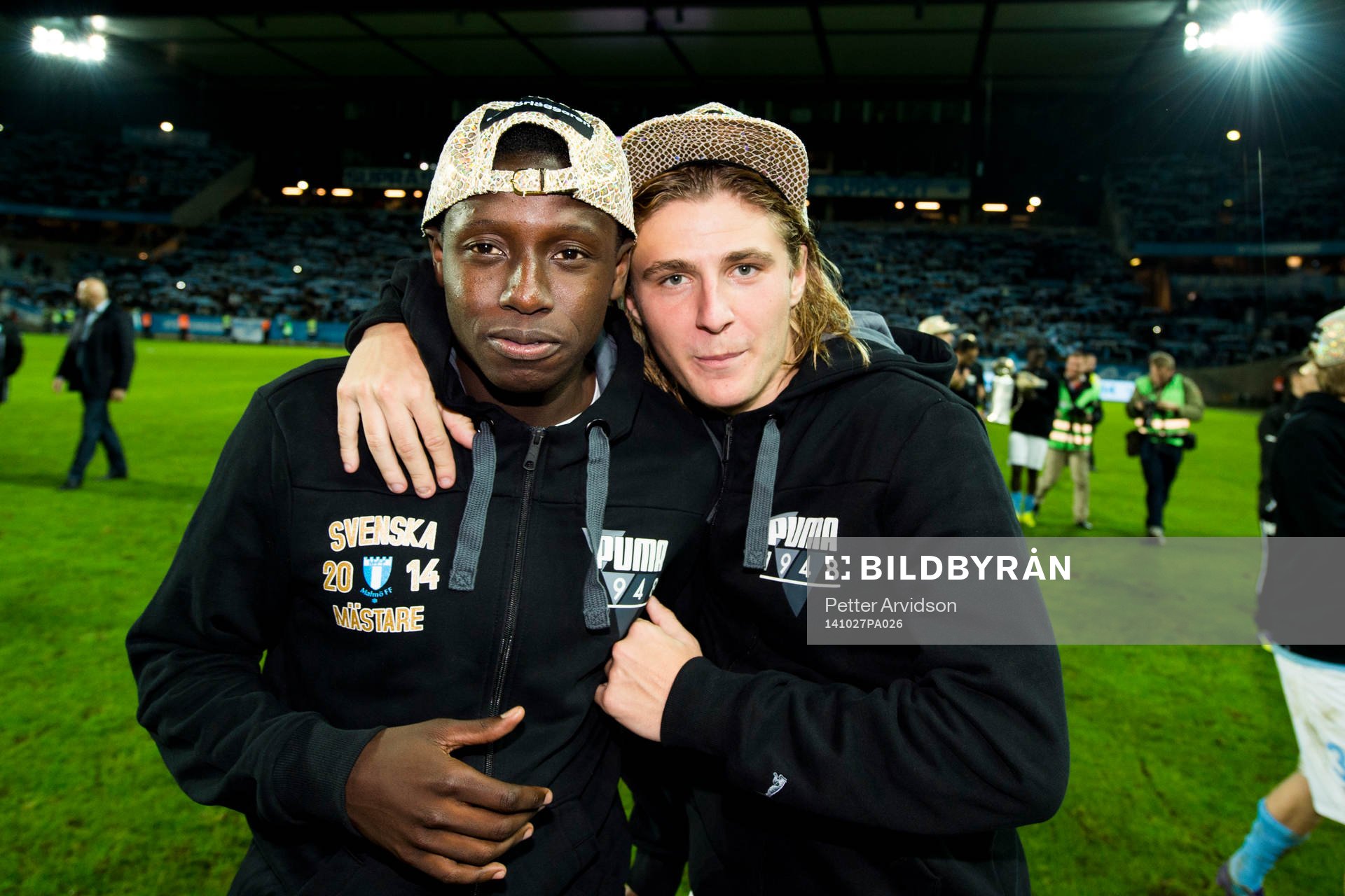 Malmö FFs Pa Konate och Pawel Cibicki jublar
