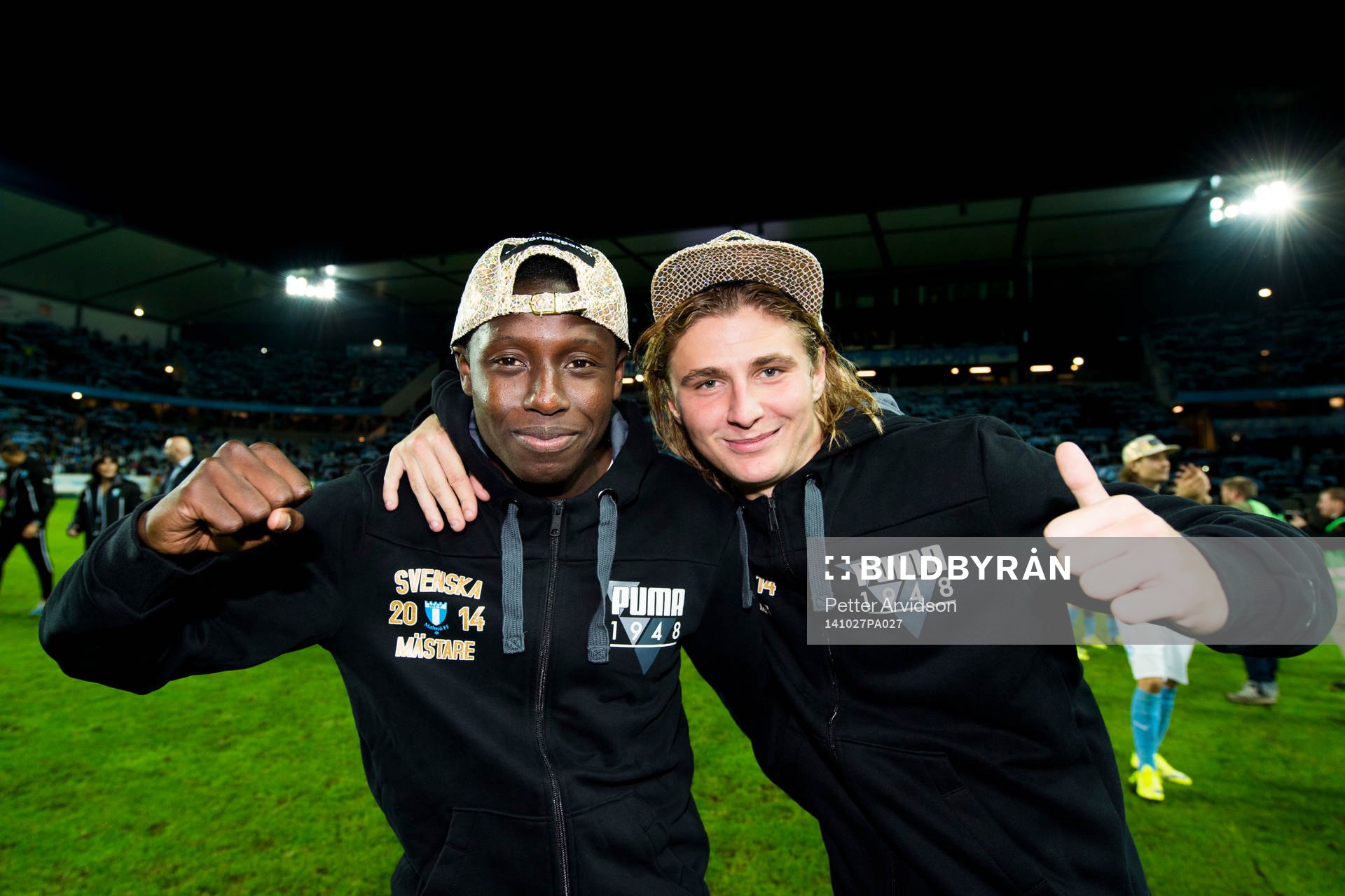 Malmö FFs Pa Konate och Pawel Cibicki jublar