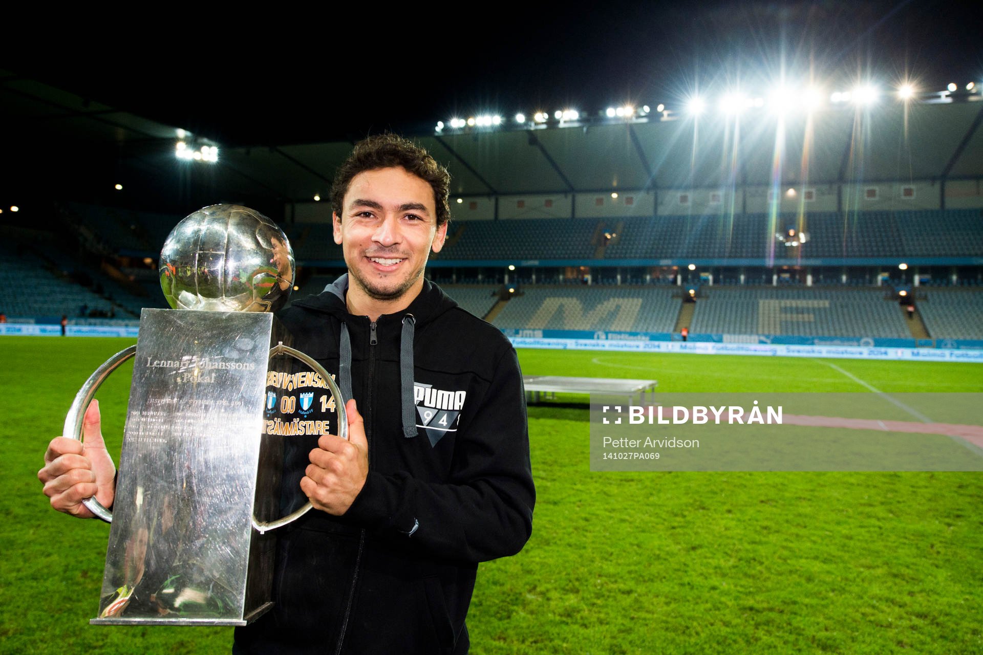 Malmö FFs Ricardo Ferreira Da Silva poserar med Lennart