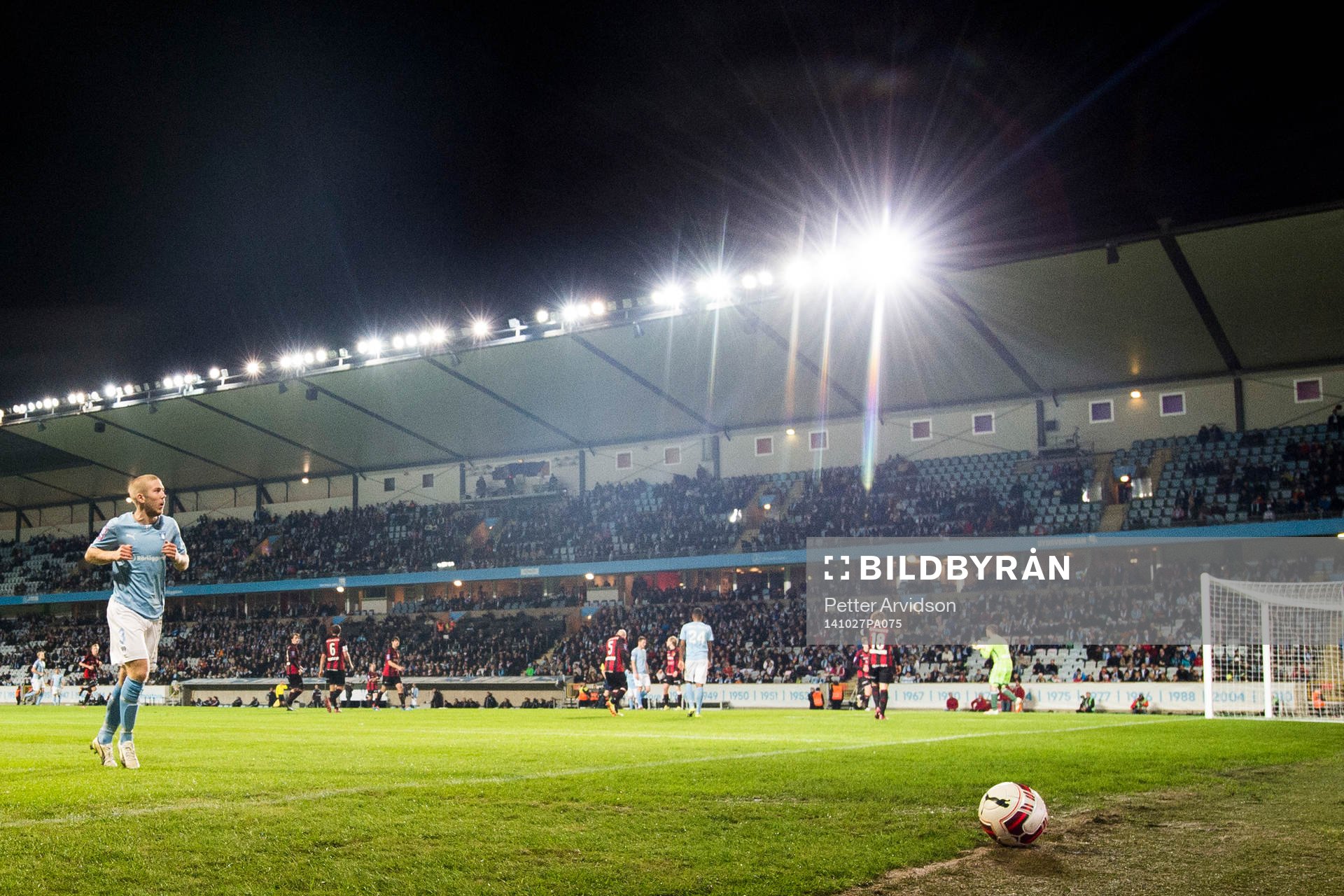 Malmö FFs Anton Tinnerholm under fotbollsmatchen i Allsvenskan mellan Malmö FF och Brommapojkarna den 27 oktober 2014 i Malmö.