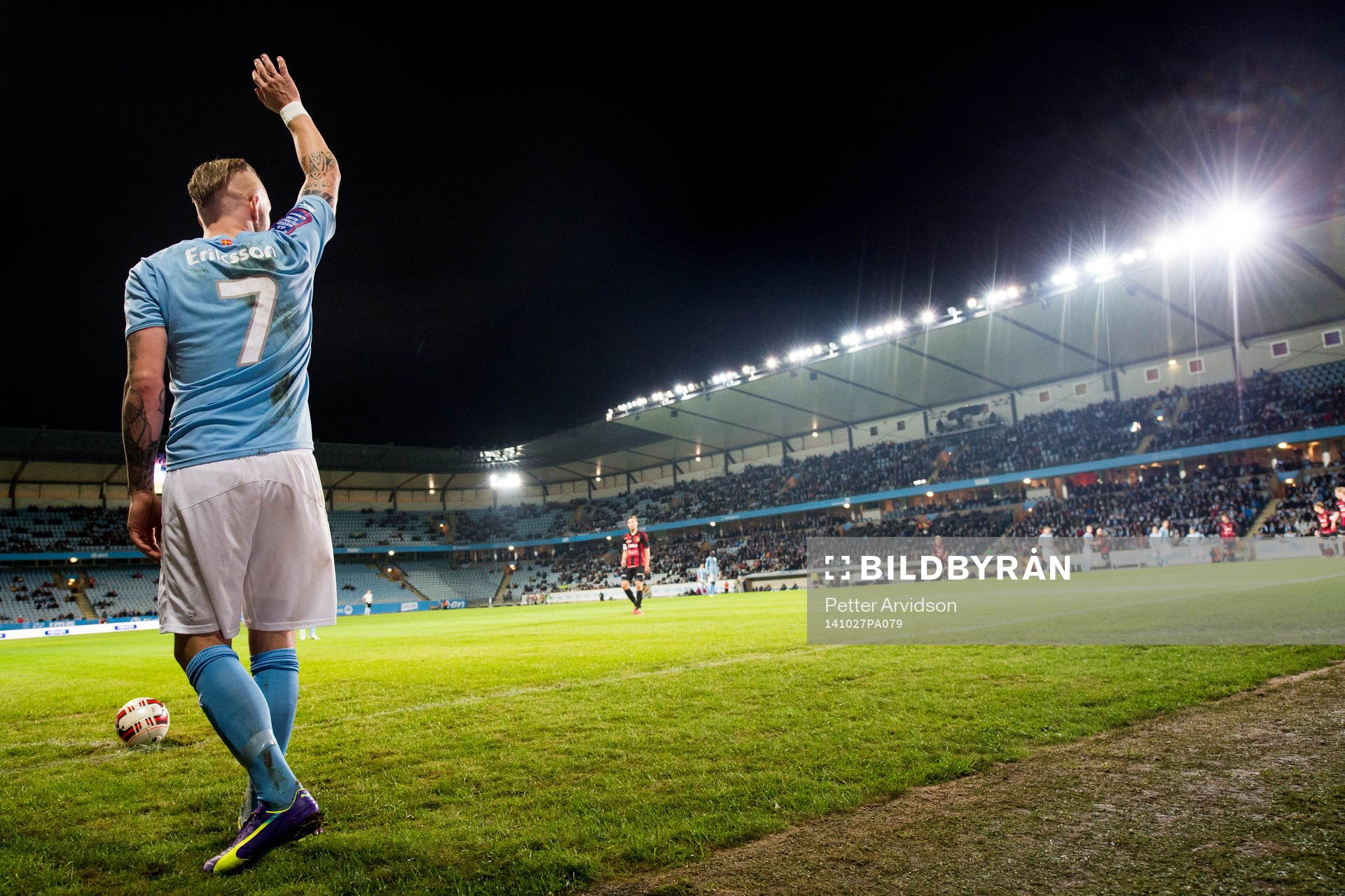 Malmö FFs Magnus Eriksson redo att slå en hörna
